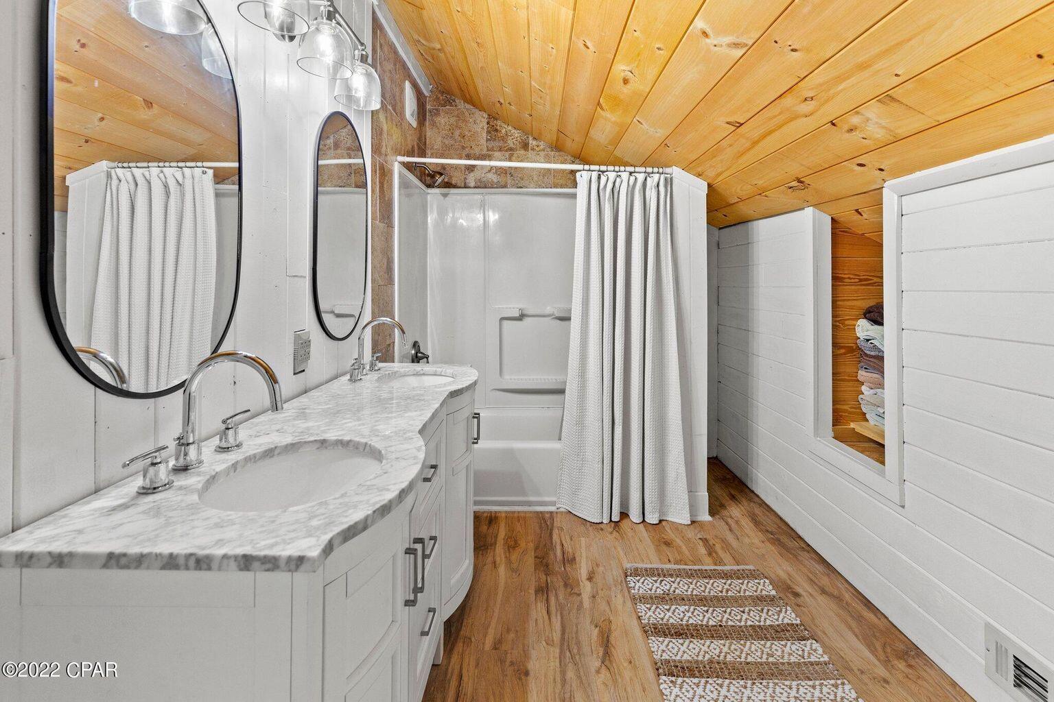 DOCKSIDE NORTH CONDO - Residential