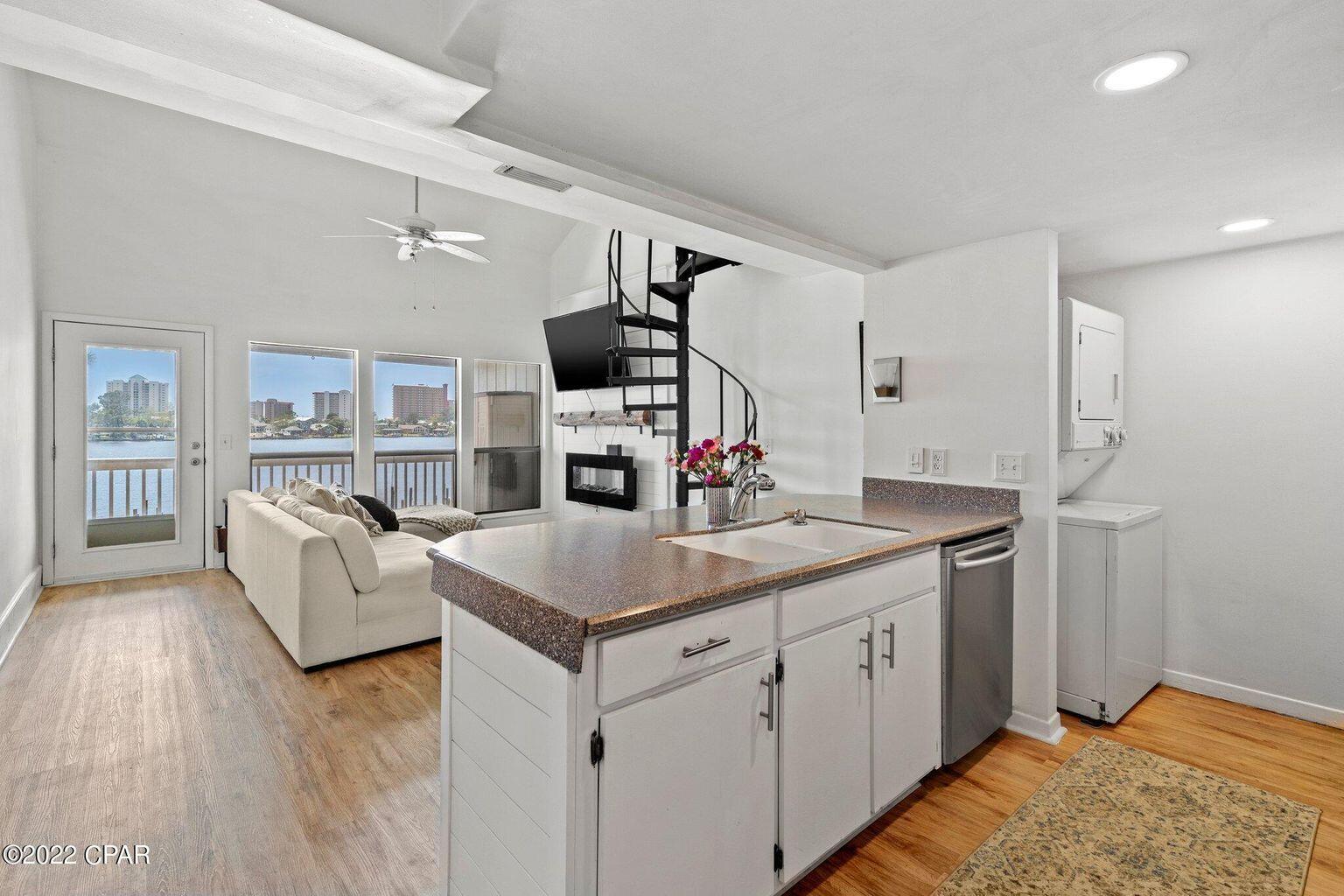 DOCKSIDE NORTH CONDO - Residential