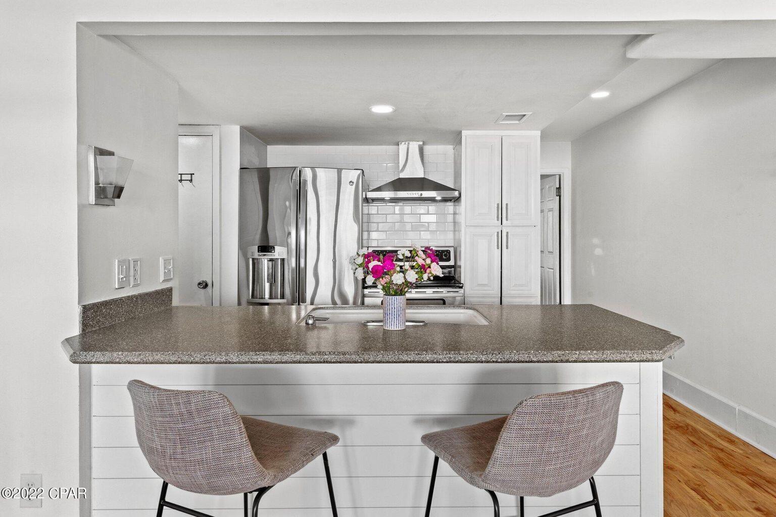 DOCKSIDE NORTH CONDO - Residential