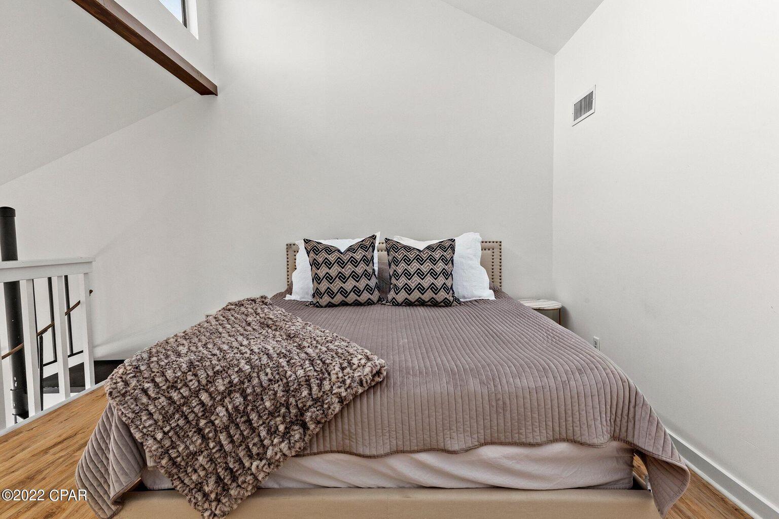 DOCKSIDE NORTH CONDO - Residential