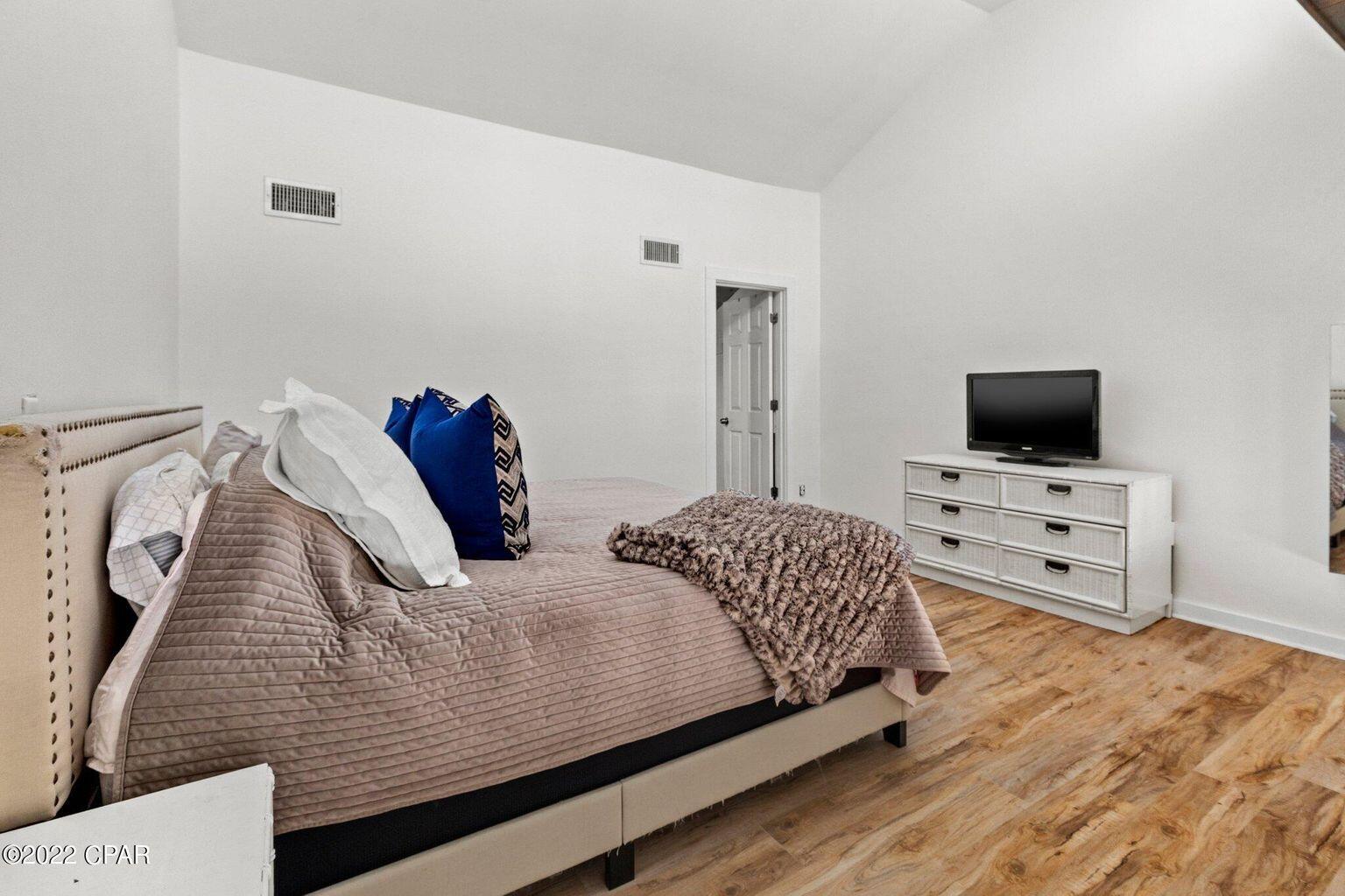 DOCKSIDE NORTH CONDO - Residential