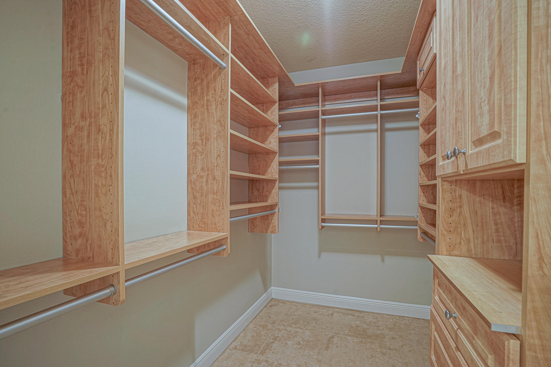 CHARDONNAY ESTATES - Residential