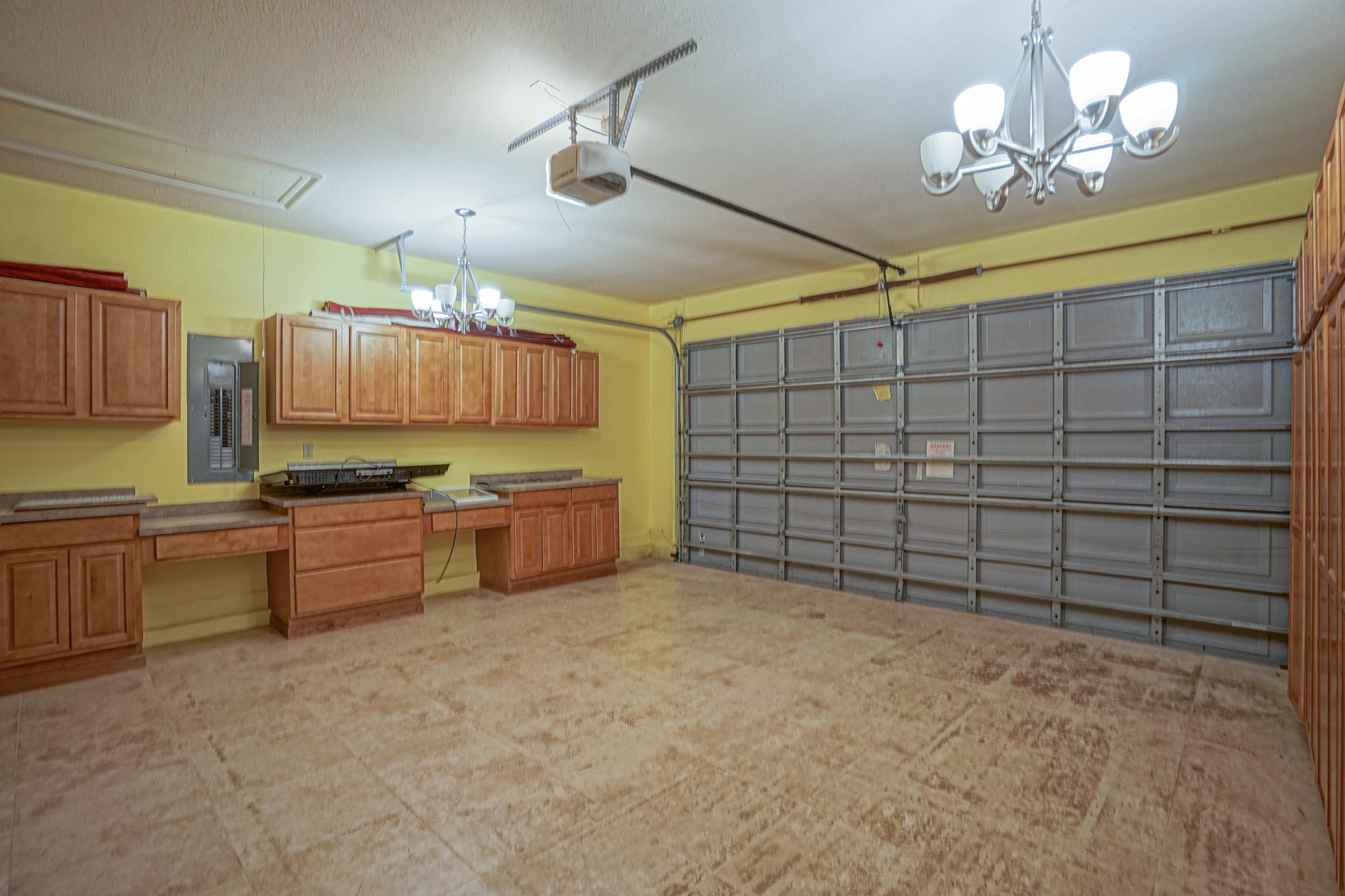 CHARDONNAY ESTATES - Residential