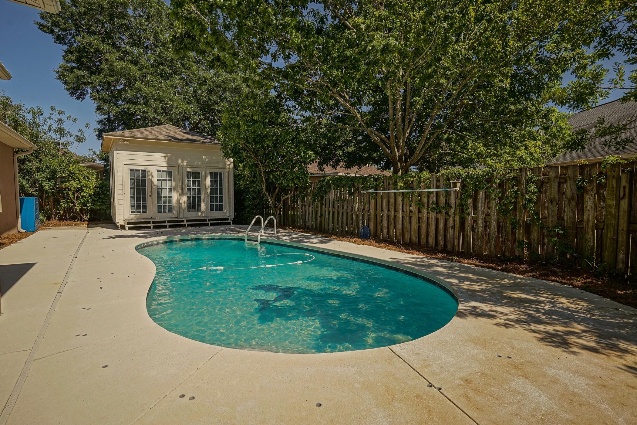 CHARDONNAY ESTATES - Residential