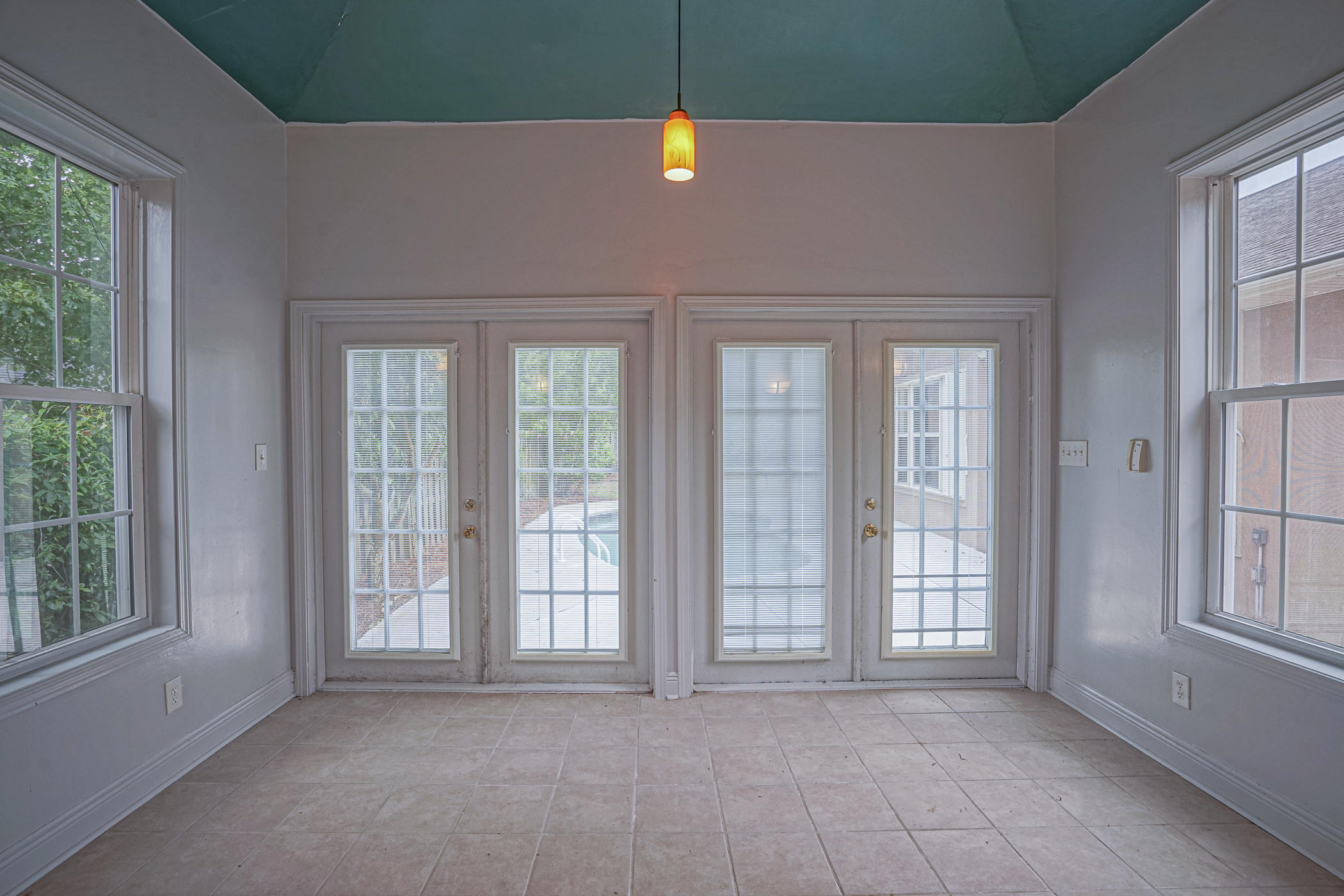 CHARDONNAY ESTATES - Residential