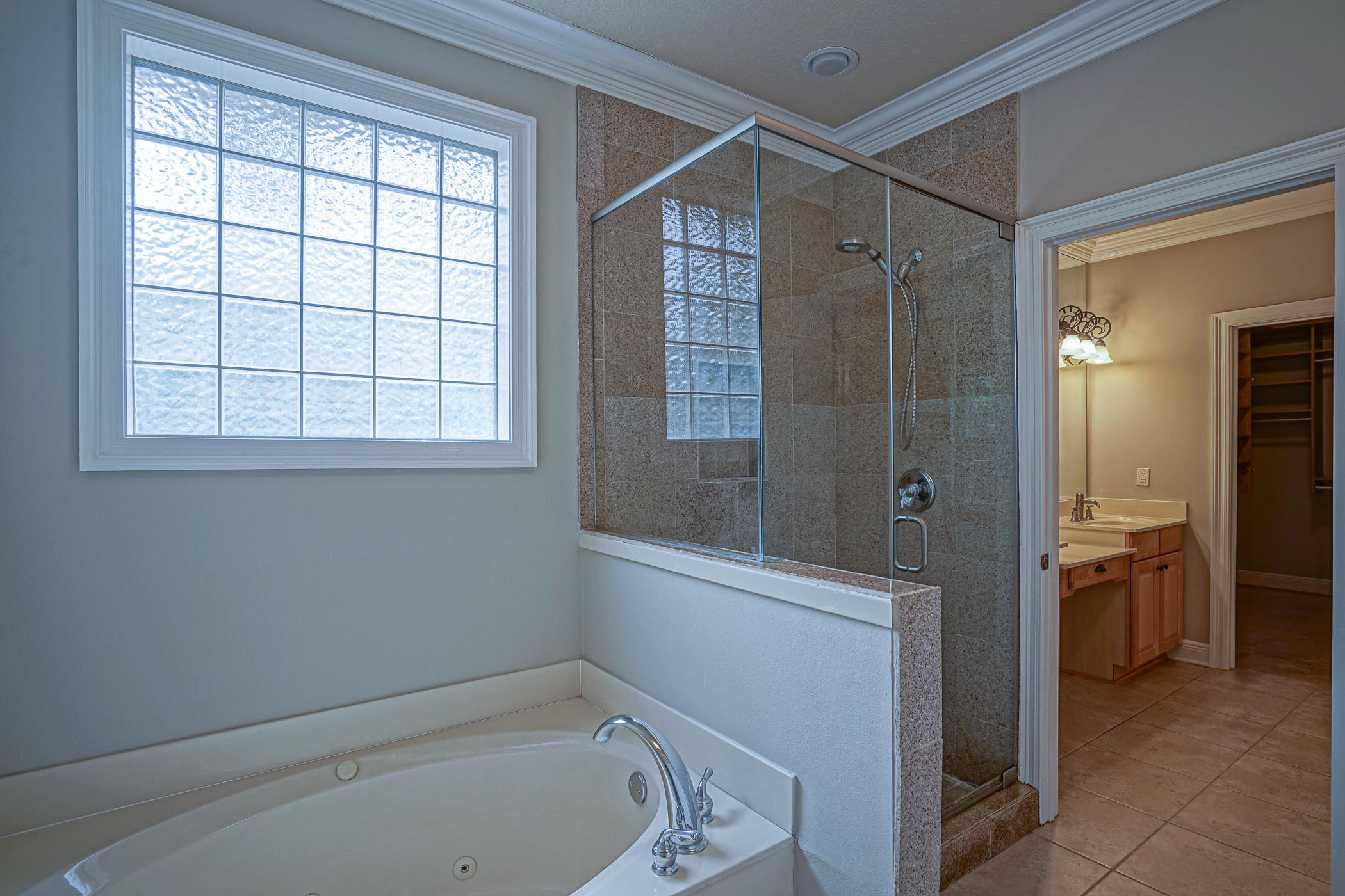 CHARDONNAY ESTATES - Residential