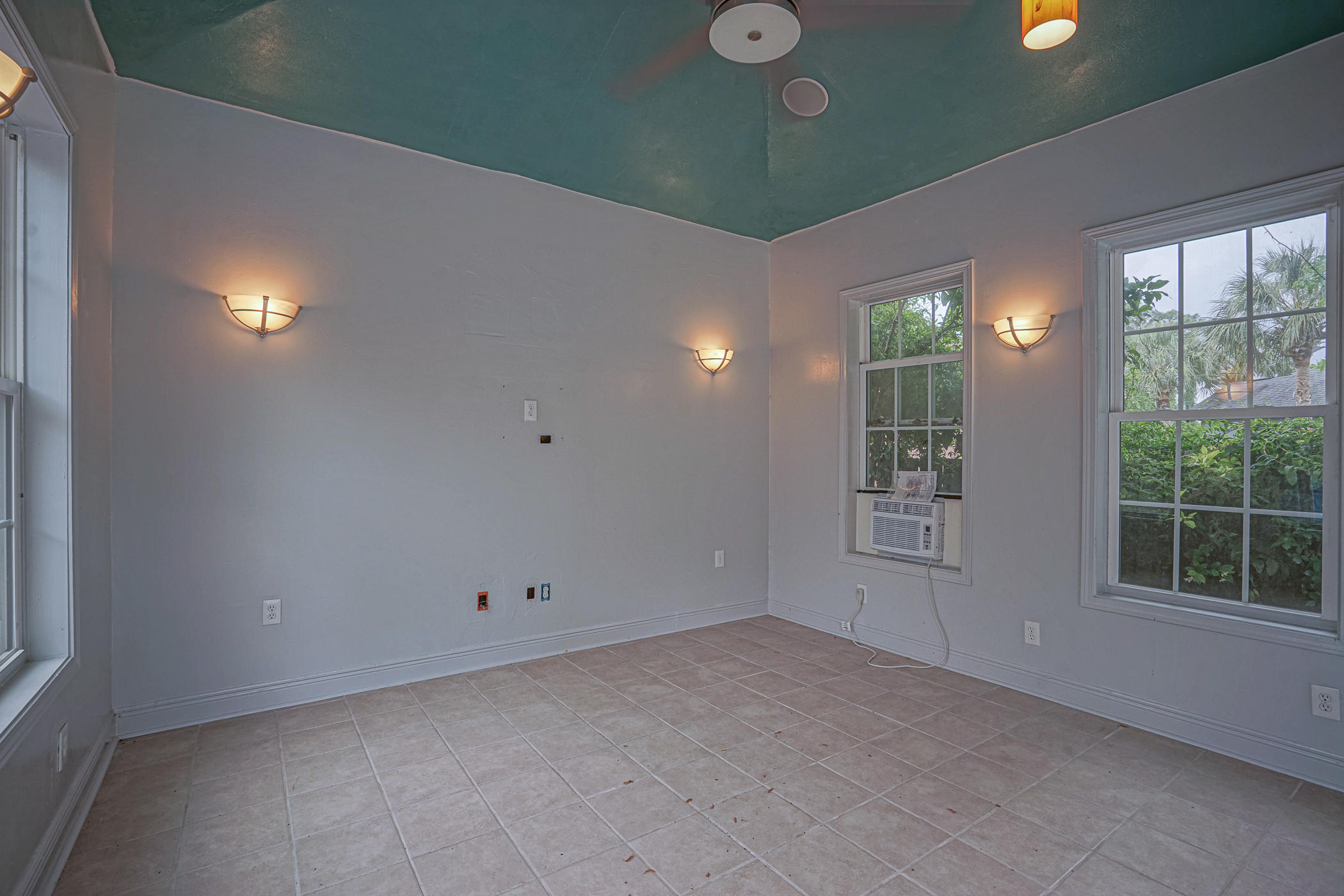 CHARDONNAY ESTATES - Residential