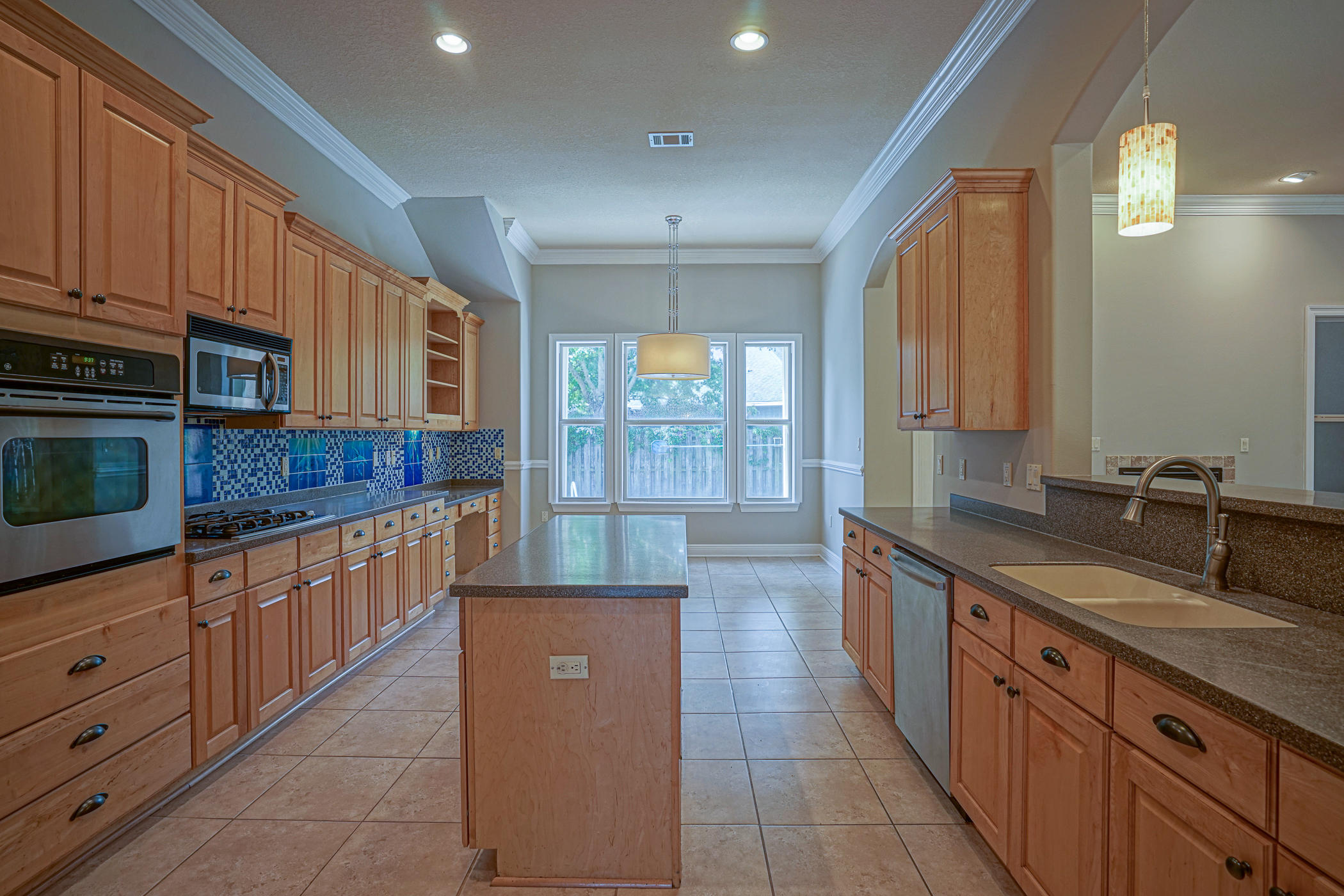 CHARDONNAY ESTATES - Residential