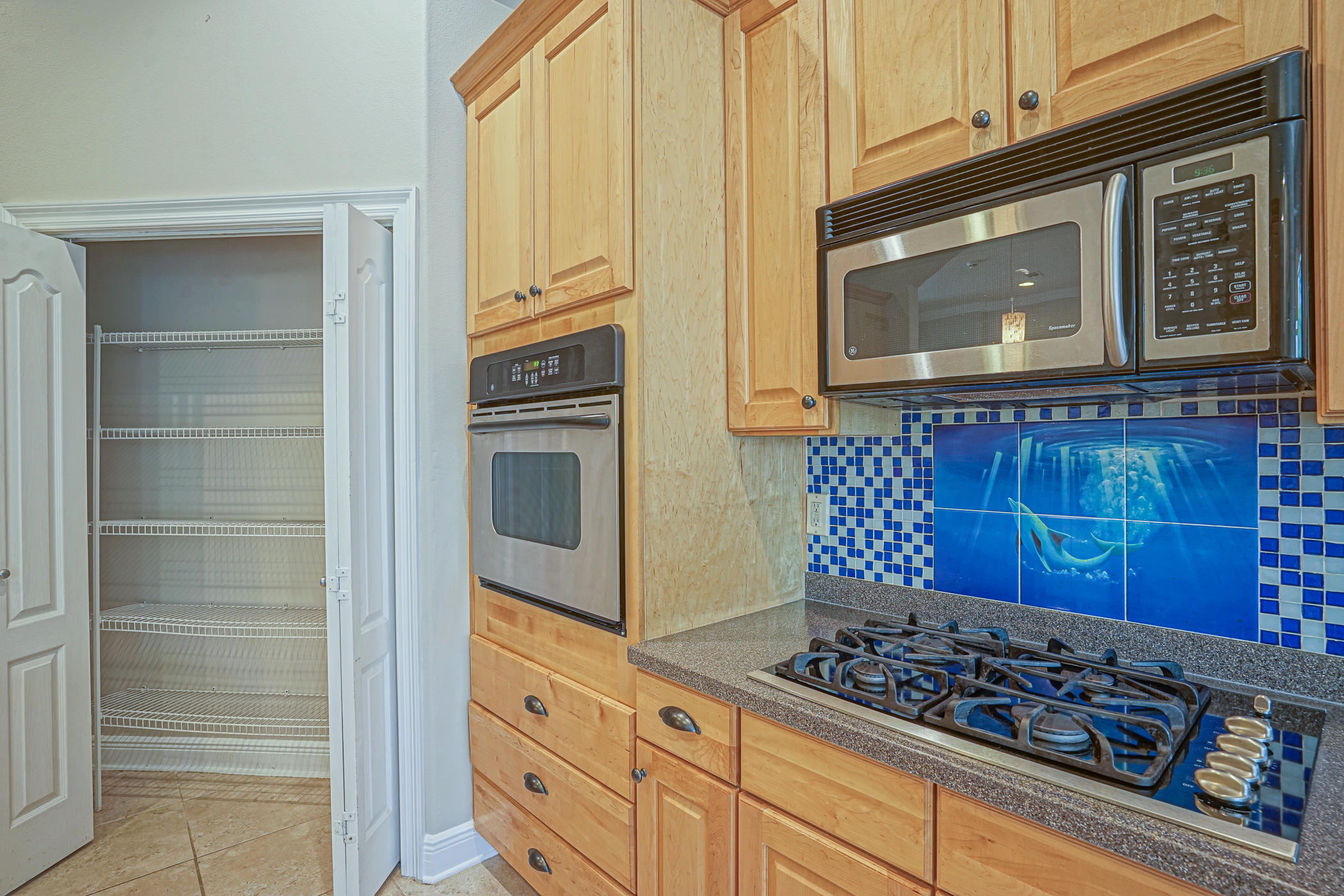 CHARDONNAY ESTATES - Residential