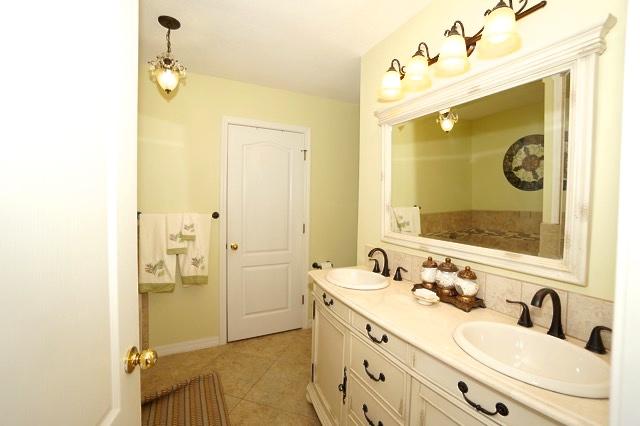 PARADISE RETREAT - Residential