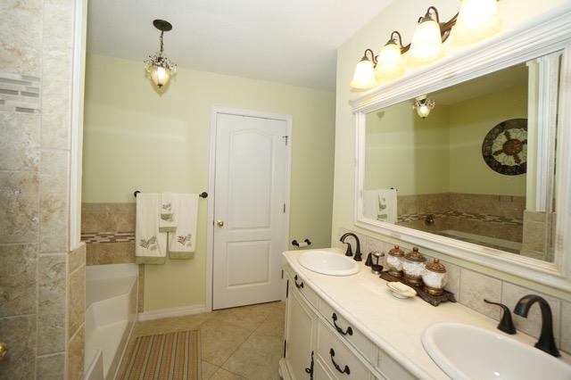 PARADISE RETREAT - Residential