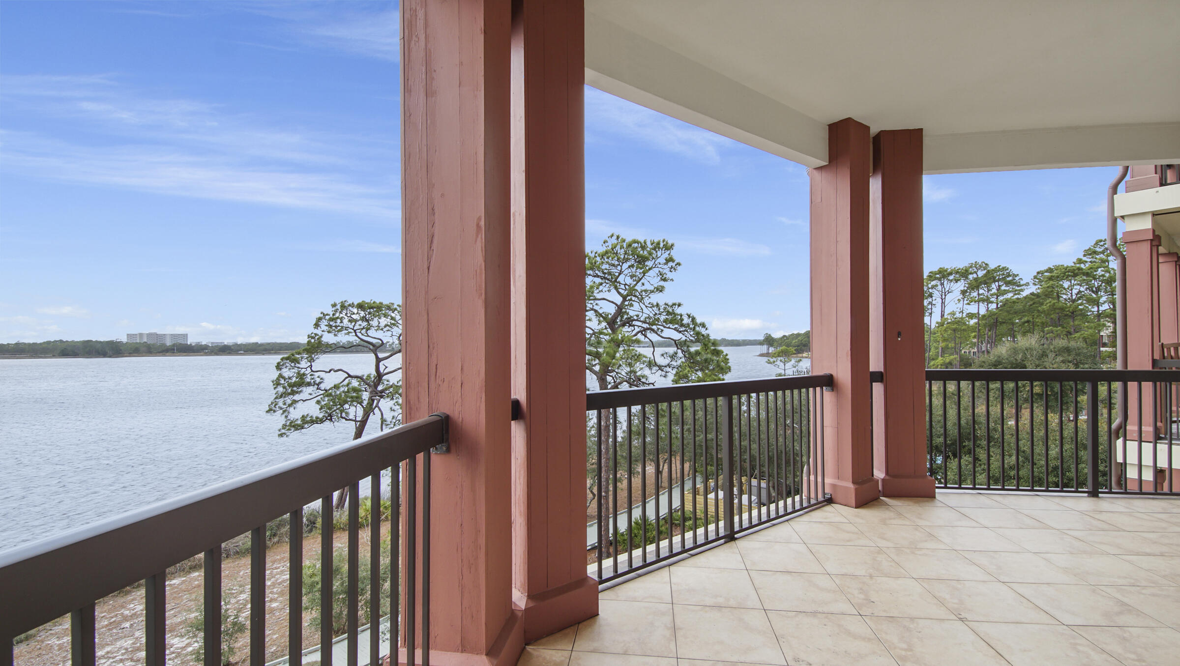 WILD HERON LAKESIDE LODGE - Residential