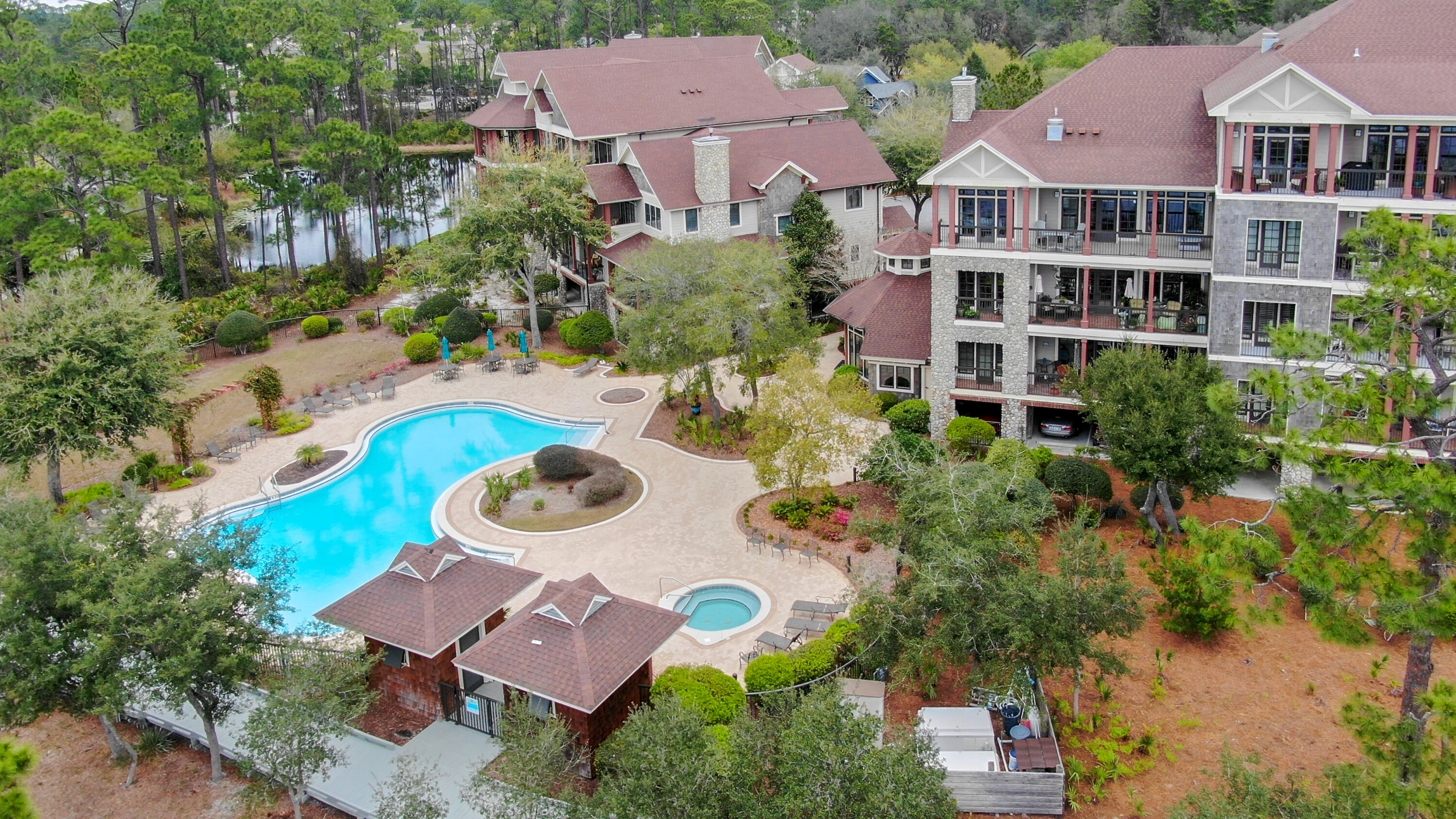 WILD HERON LAKESIDE LODGE - Residential