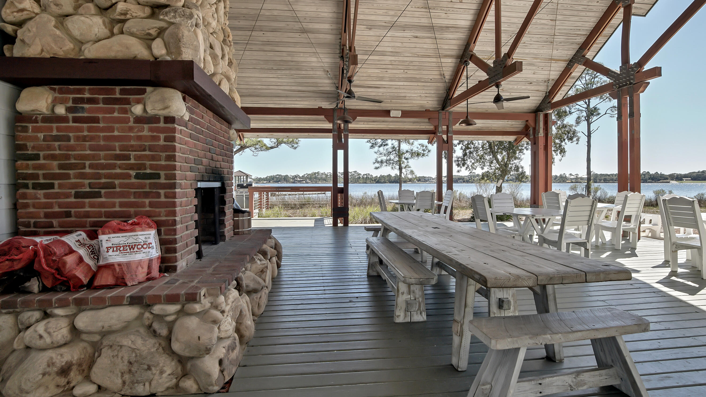 WILD HERON LAKESIDE LODGE - Residential