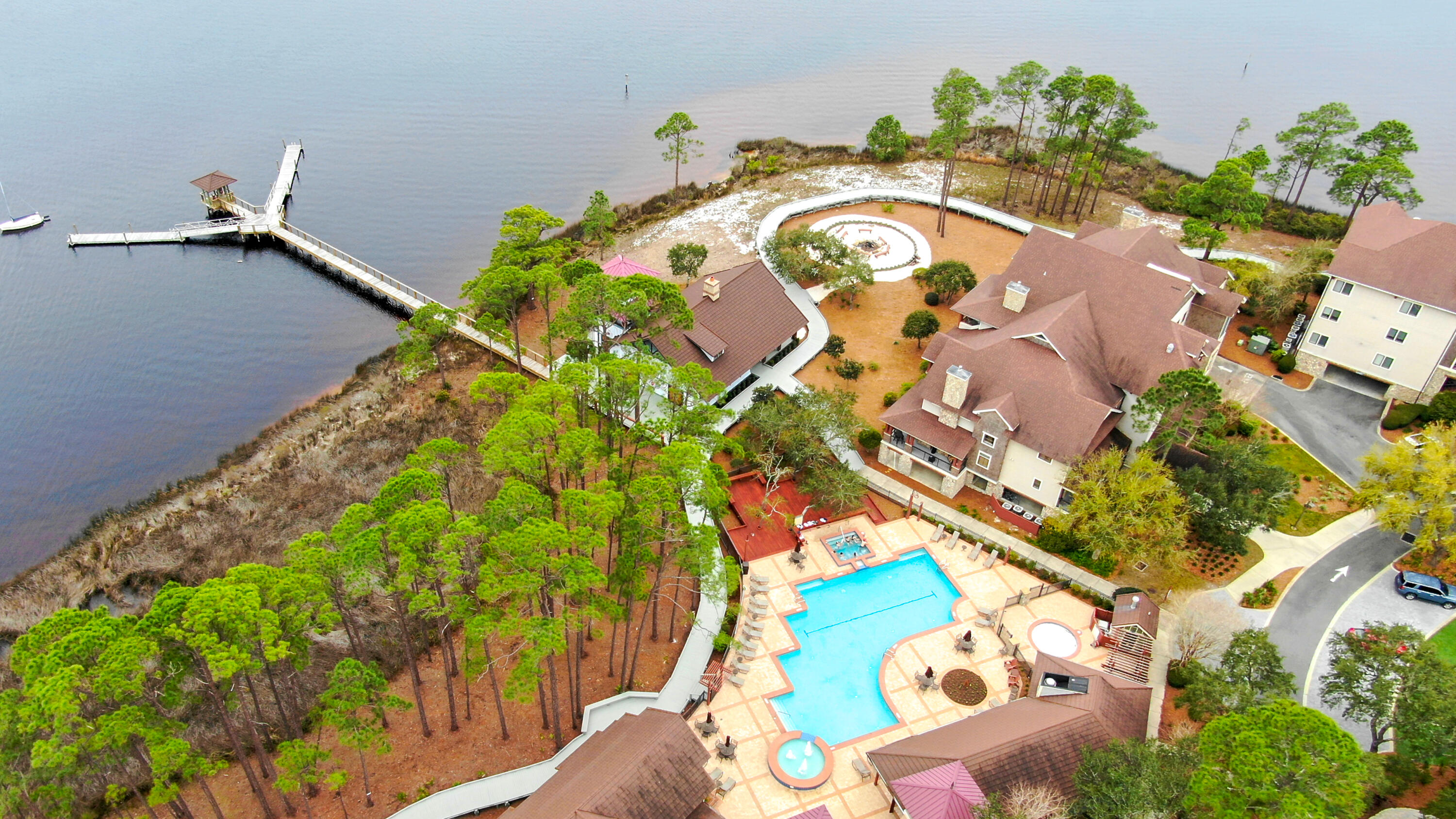 WILD HERON LAKESIDE LODGE - Residential