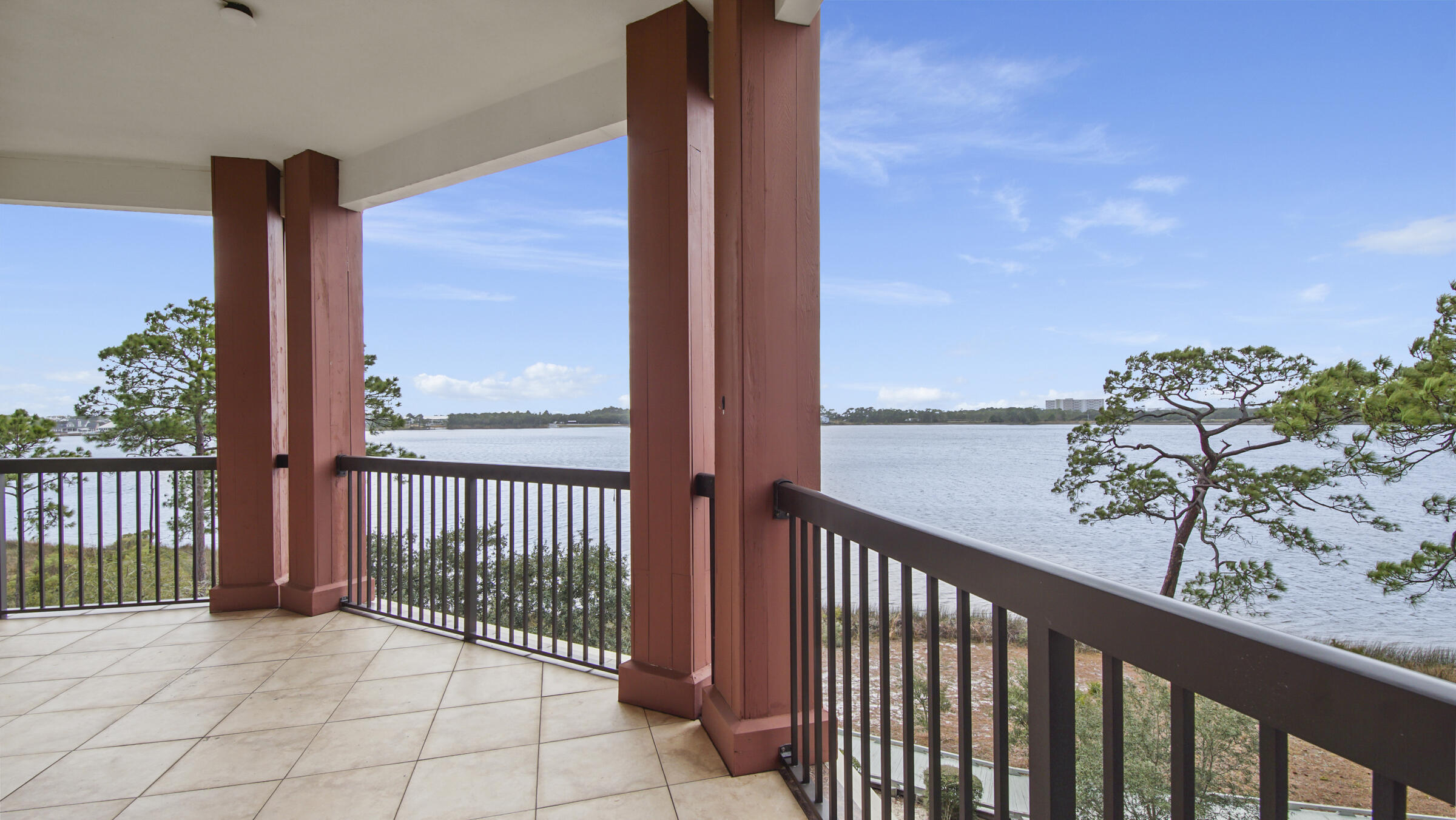 WILD HERON LAKESIDE LODGE - Residential