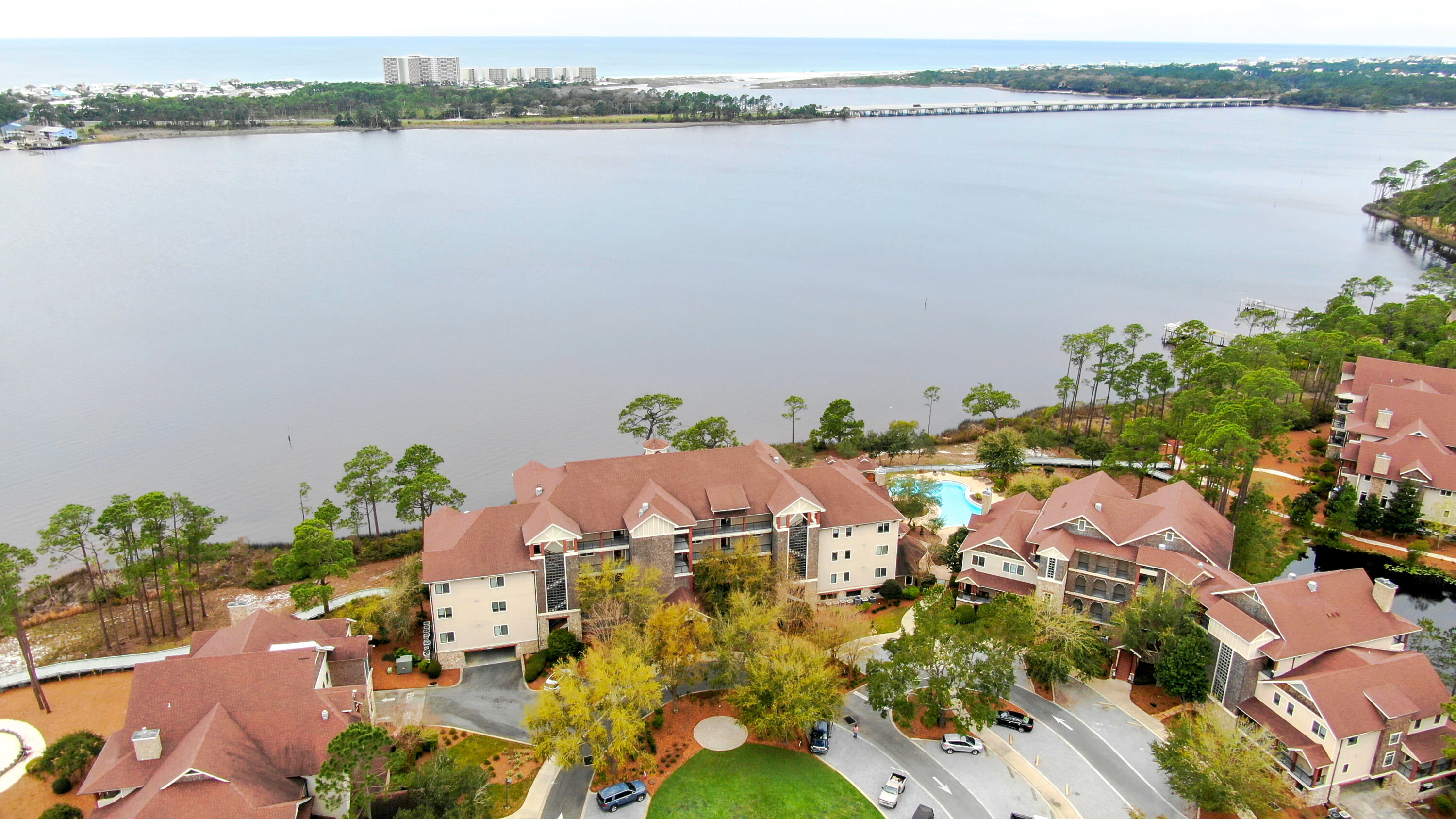 WILD HERON LAKESIDE LODGE - Residential