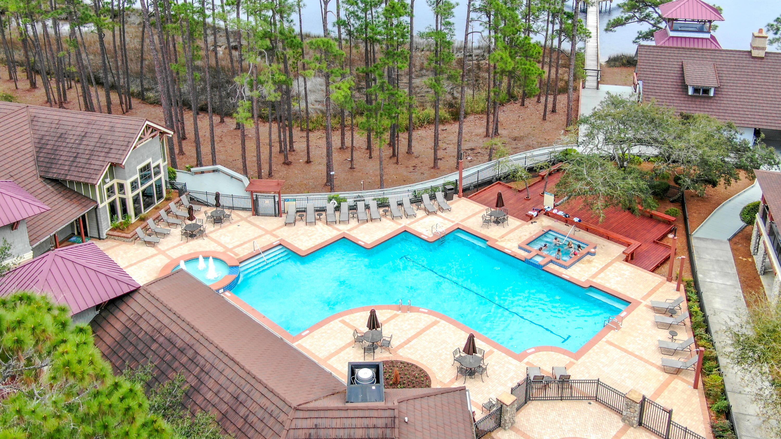 WILD HERON LAKESIDE LODGE - Residential