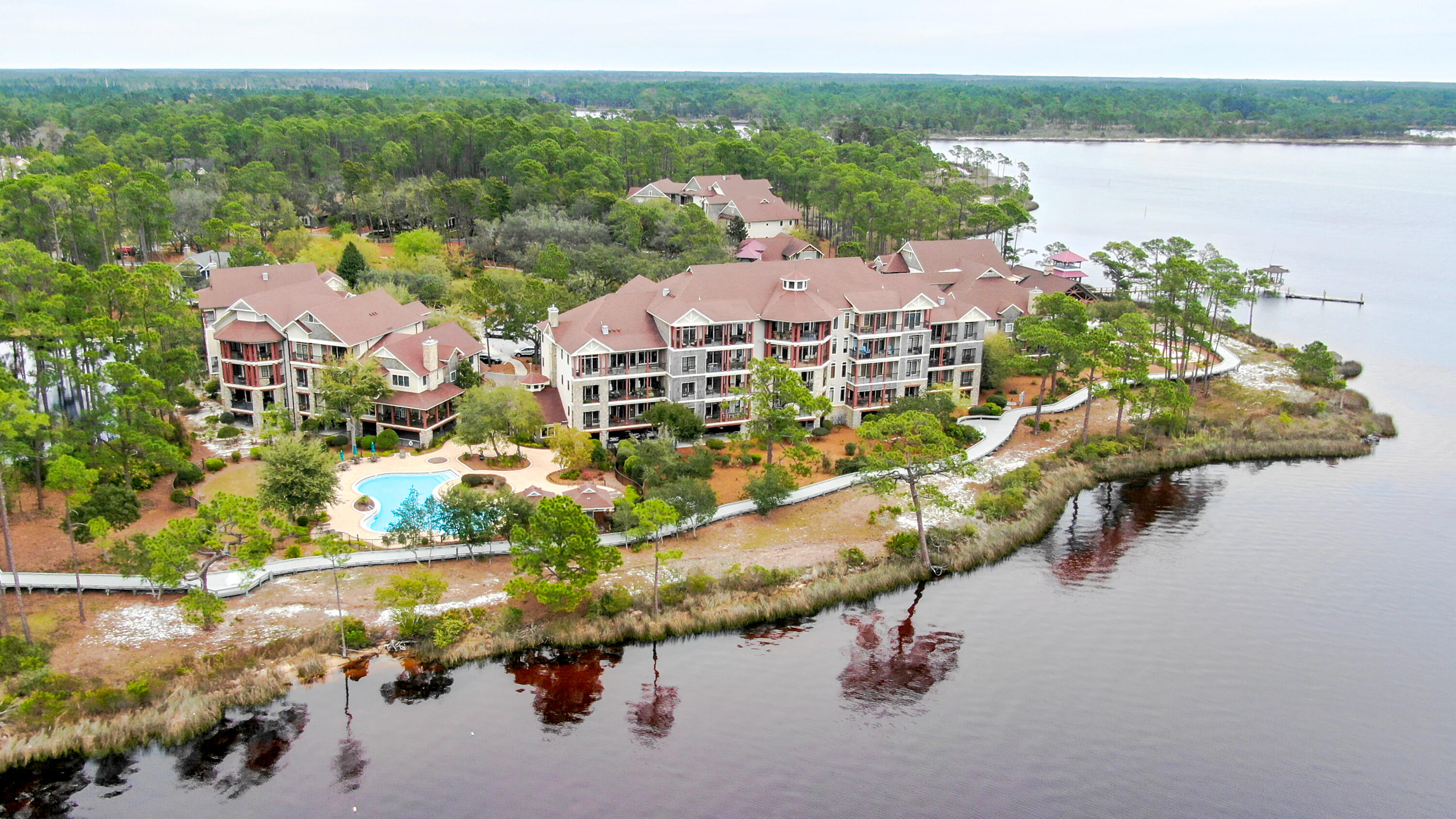 WILD HERON LAKESIDE LODGE - Residential