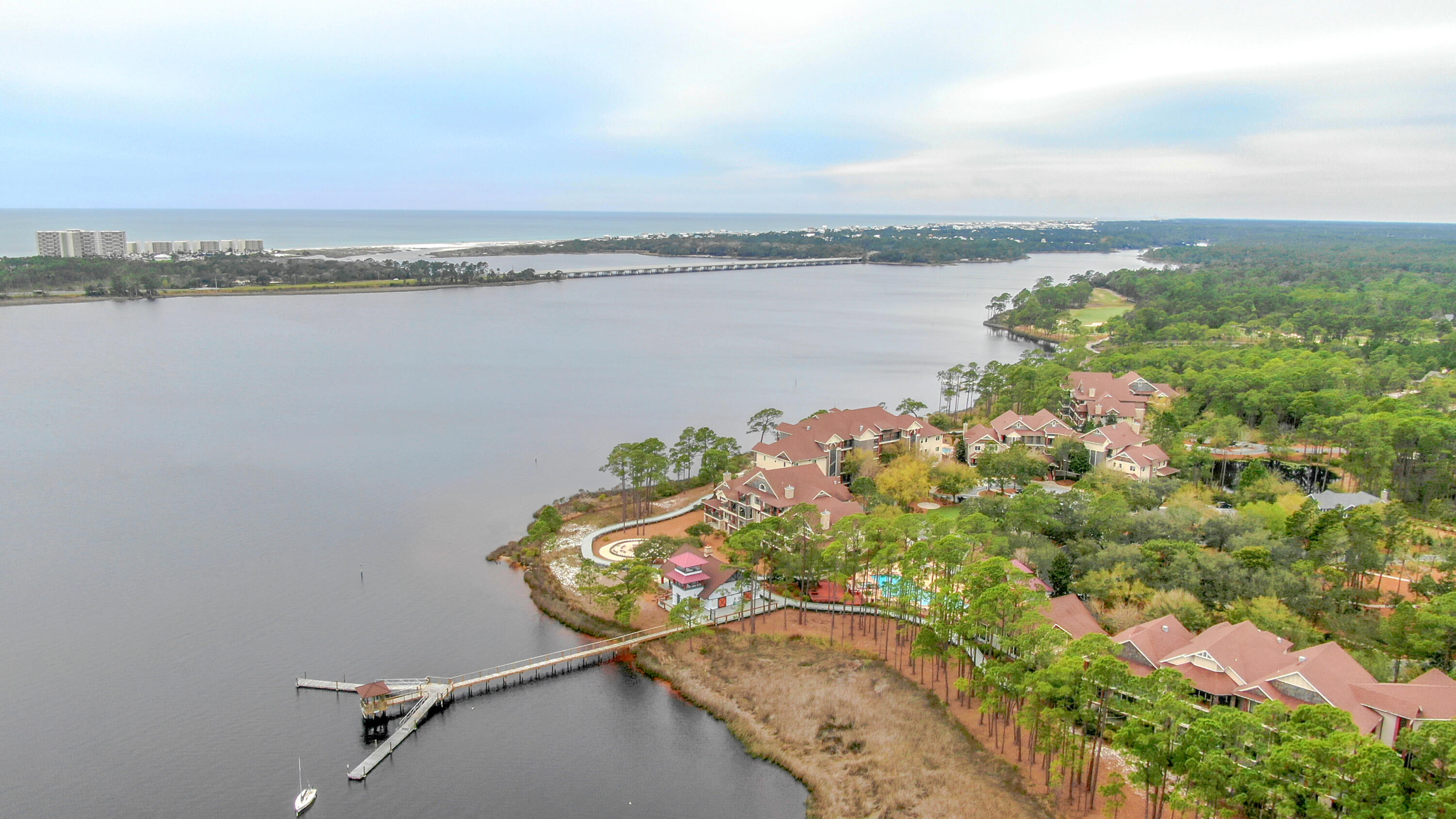 WILD HERON LAKESIDE LODGE - Residential