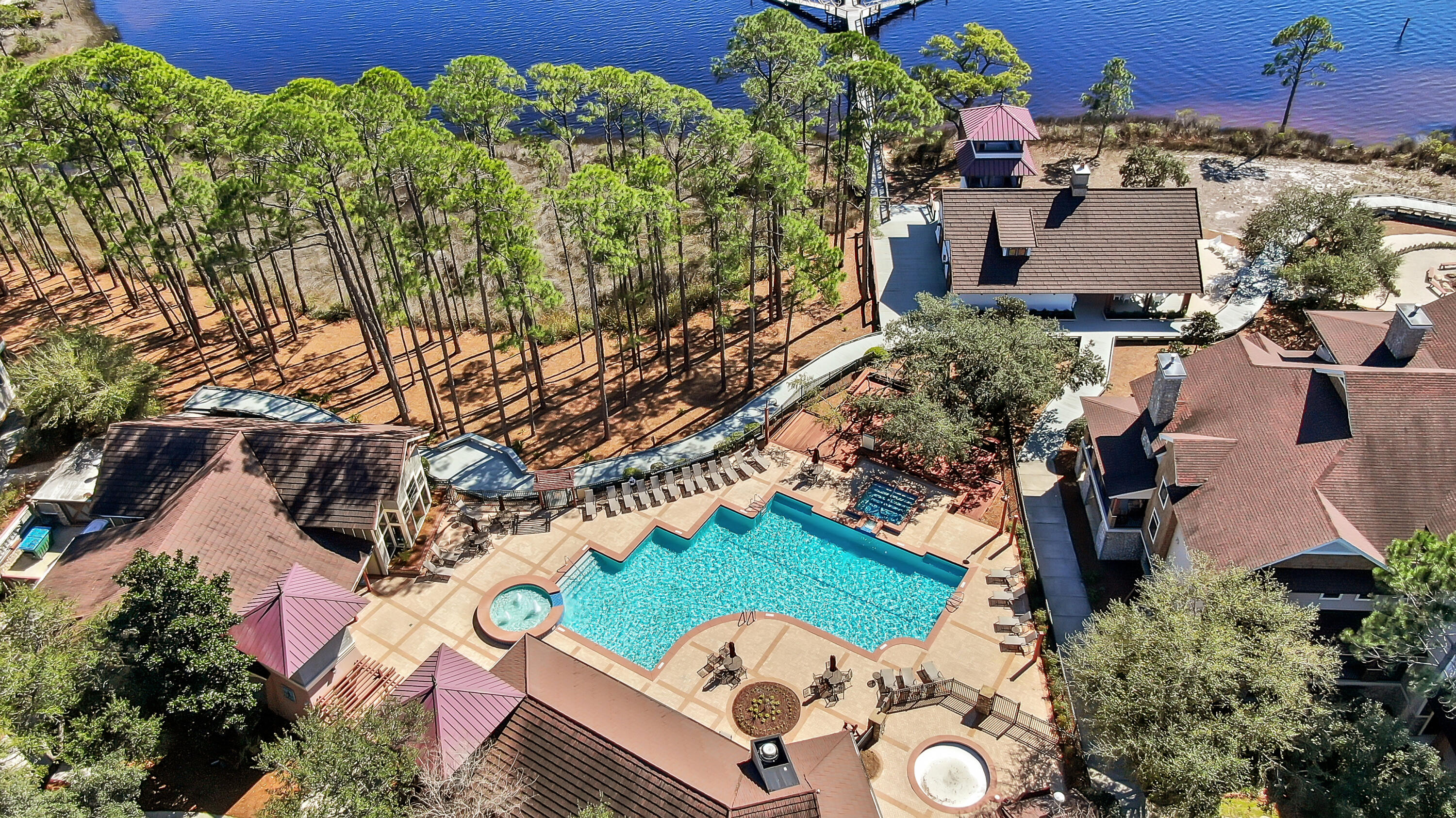 WILD HERON LAKESIDE LODGE - Residential