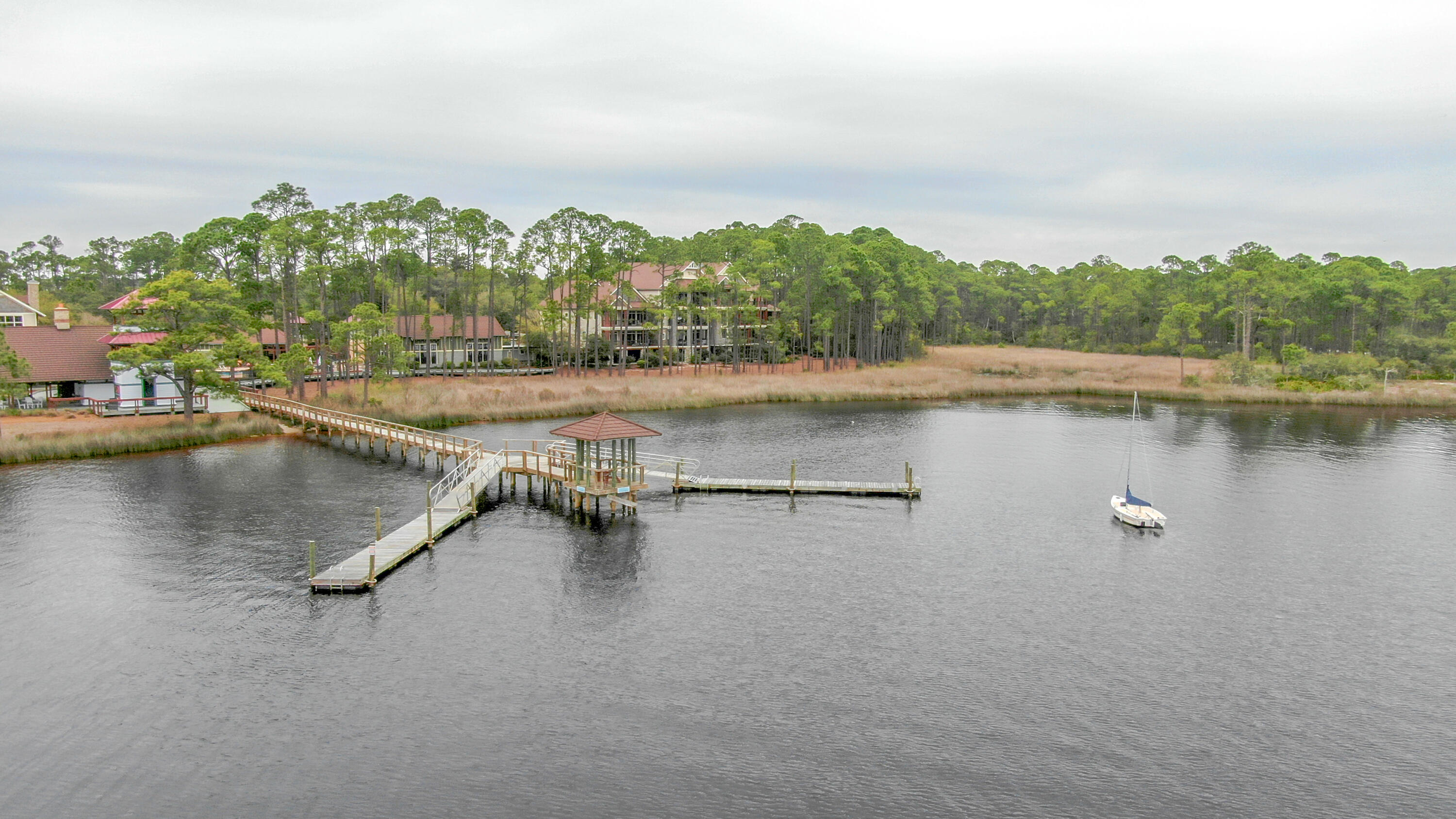 WILD HERON LAKESIDE LODGE - Residential