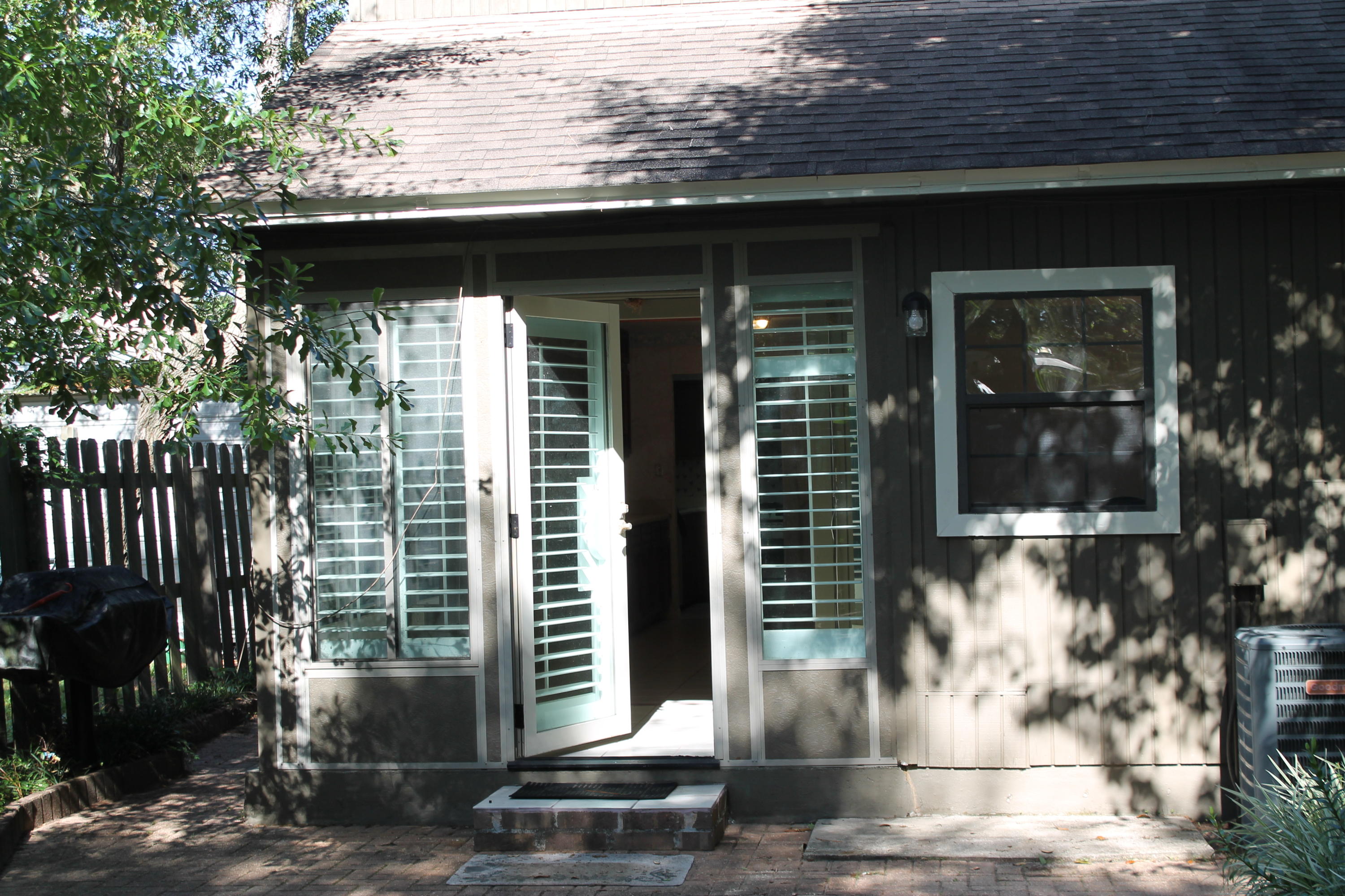 PORT DIXIE MANOR - Residential