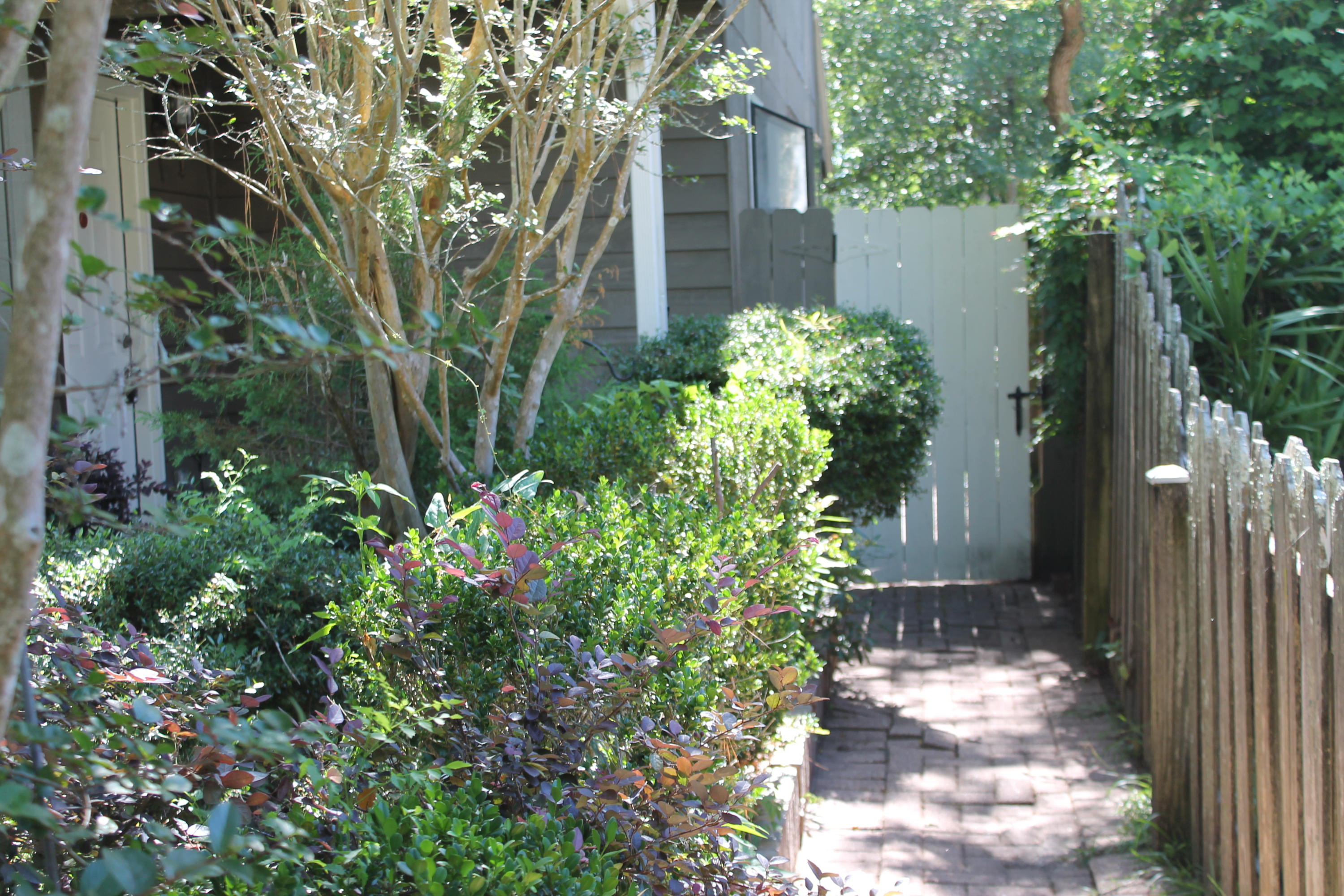 PORT DIXIE MANOR - Residential