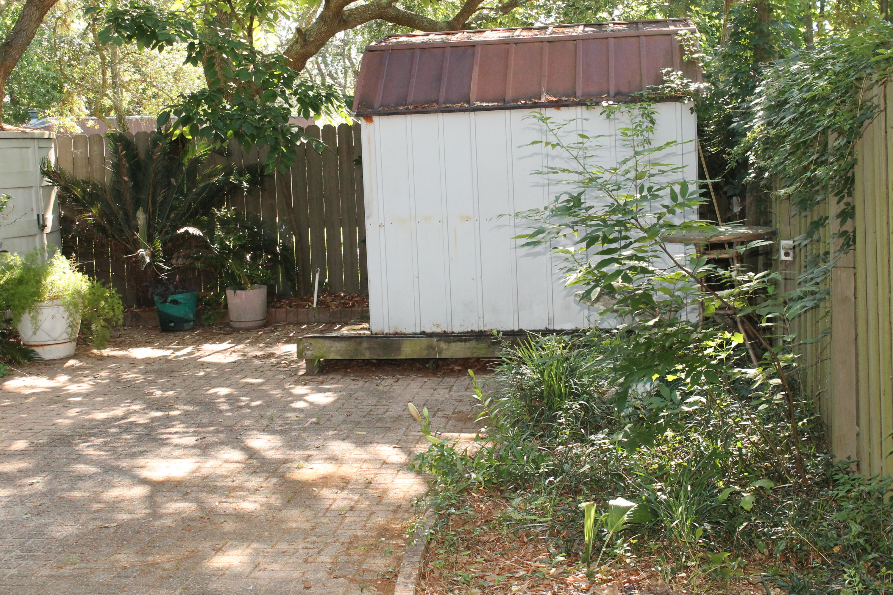 PORT DIXIE MANOR - Residential