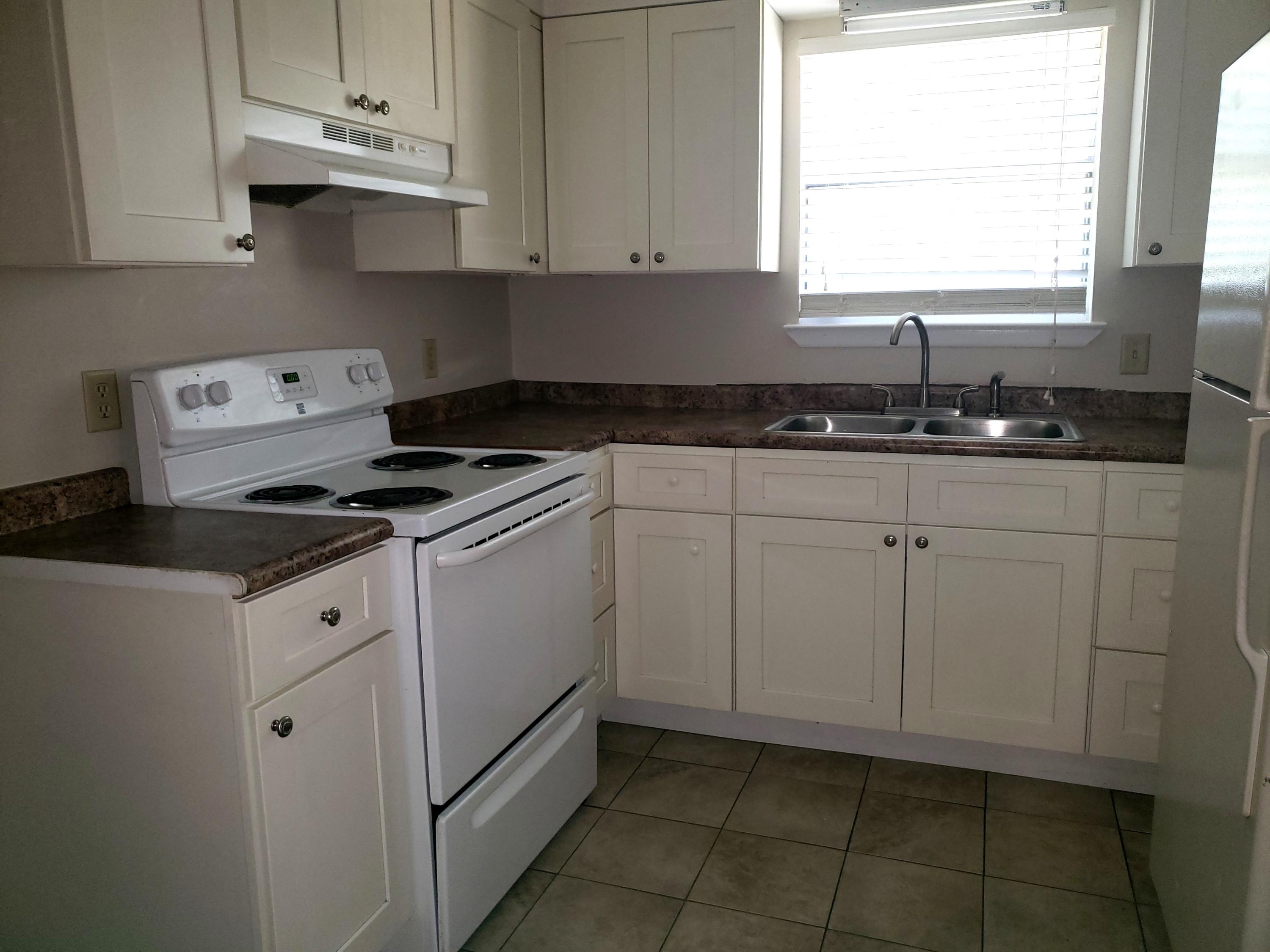 BELAIRE ESTATES - Residential Lease