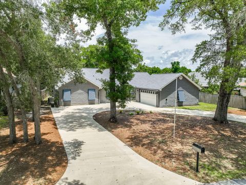 Photo of 112 Meigs Drive, Shalimar, FL 32579 (MLS # 977661)
