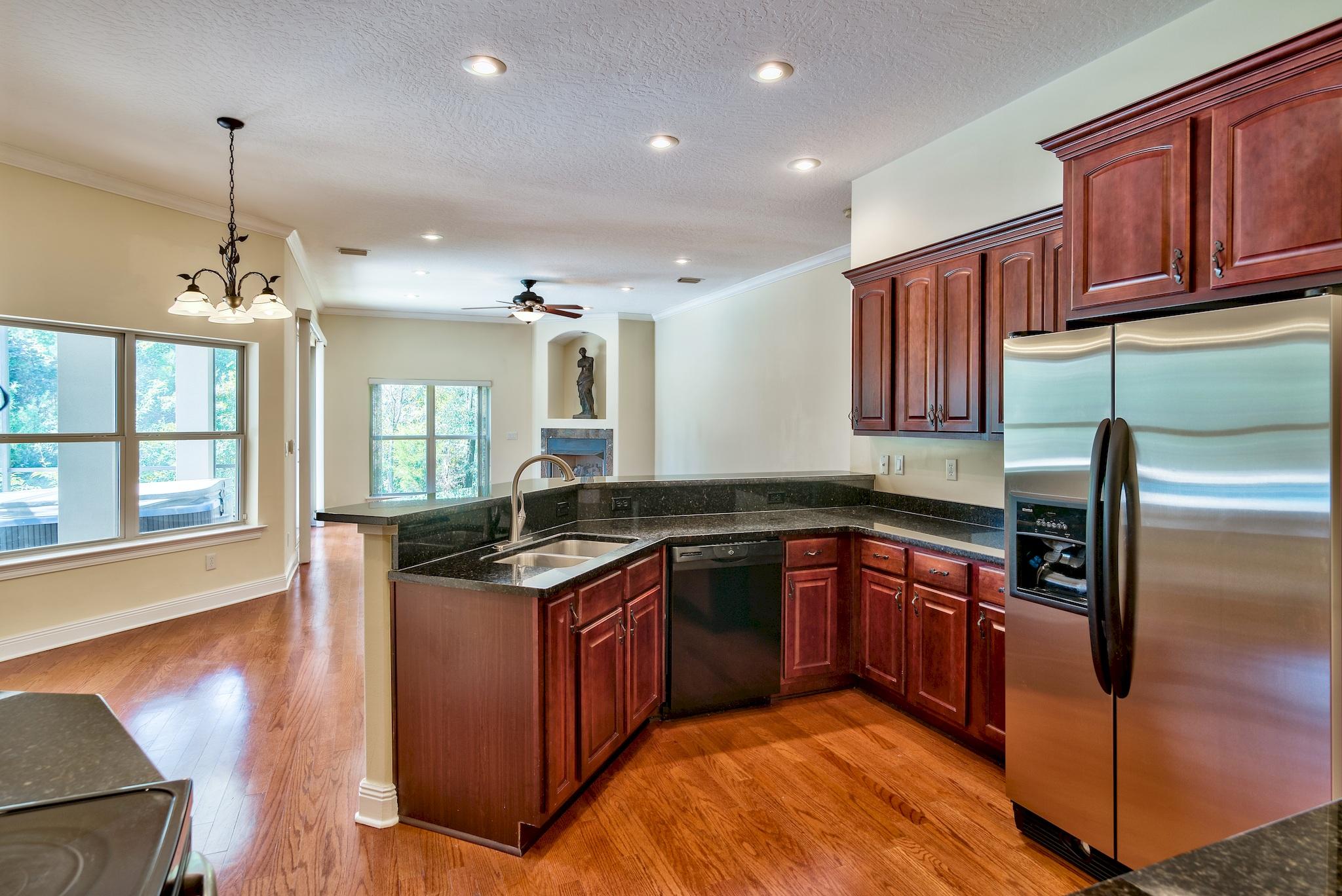 CHARDONNAY ESTATES - Residential