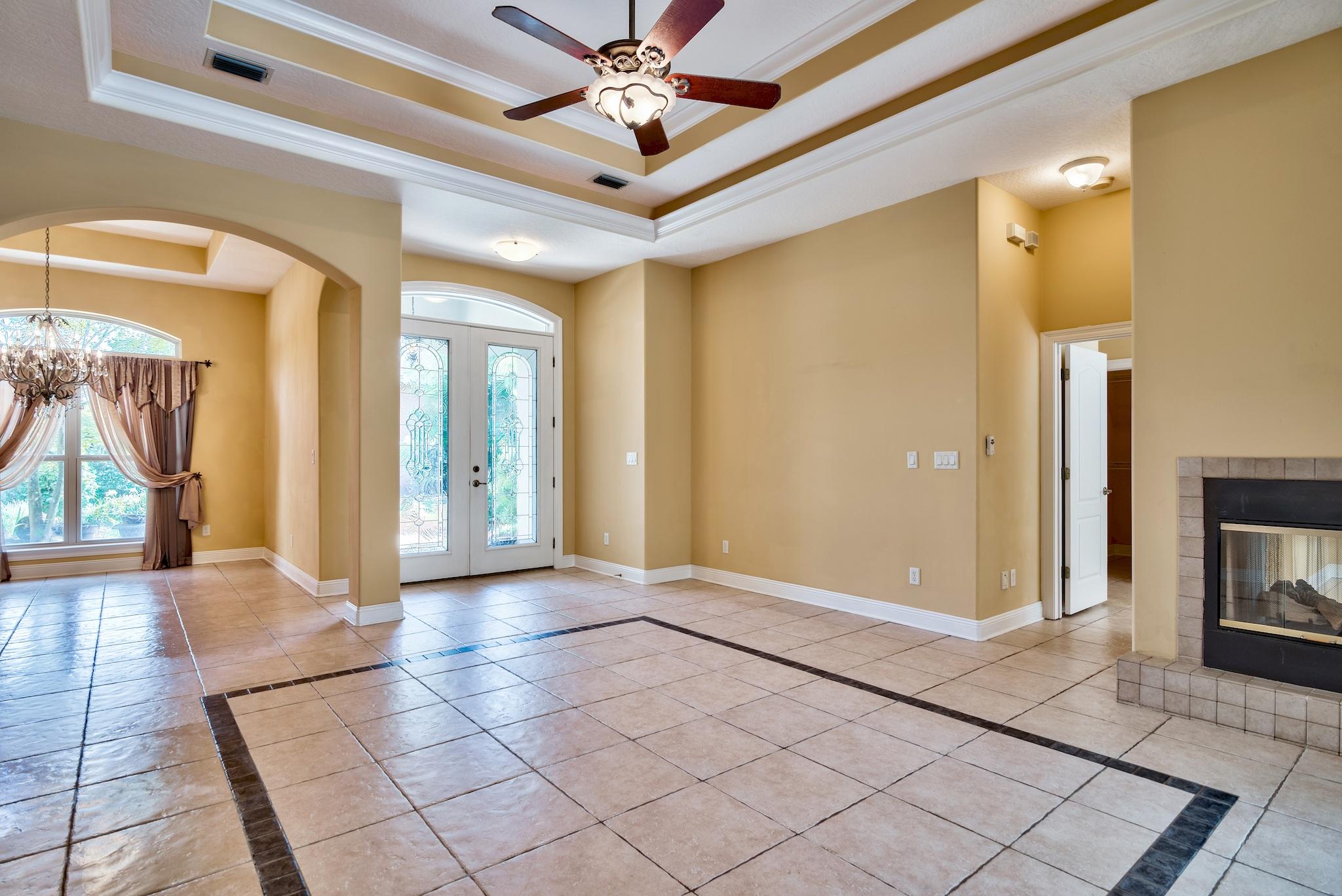 CHARDONNAY ESTATES - Residential