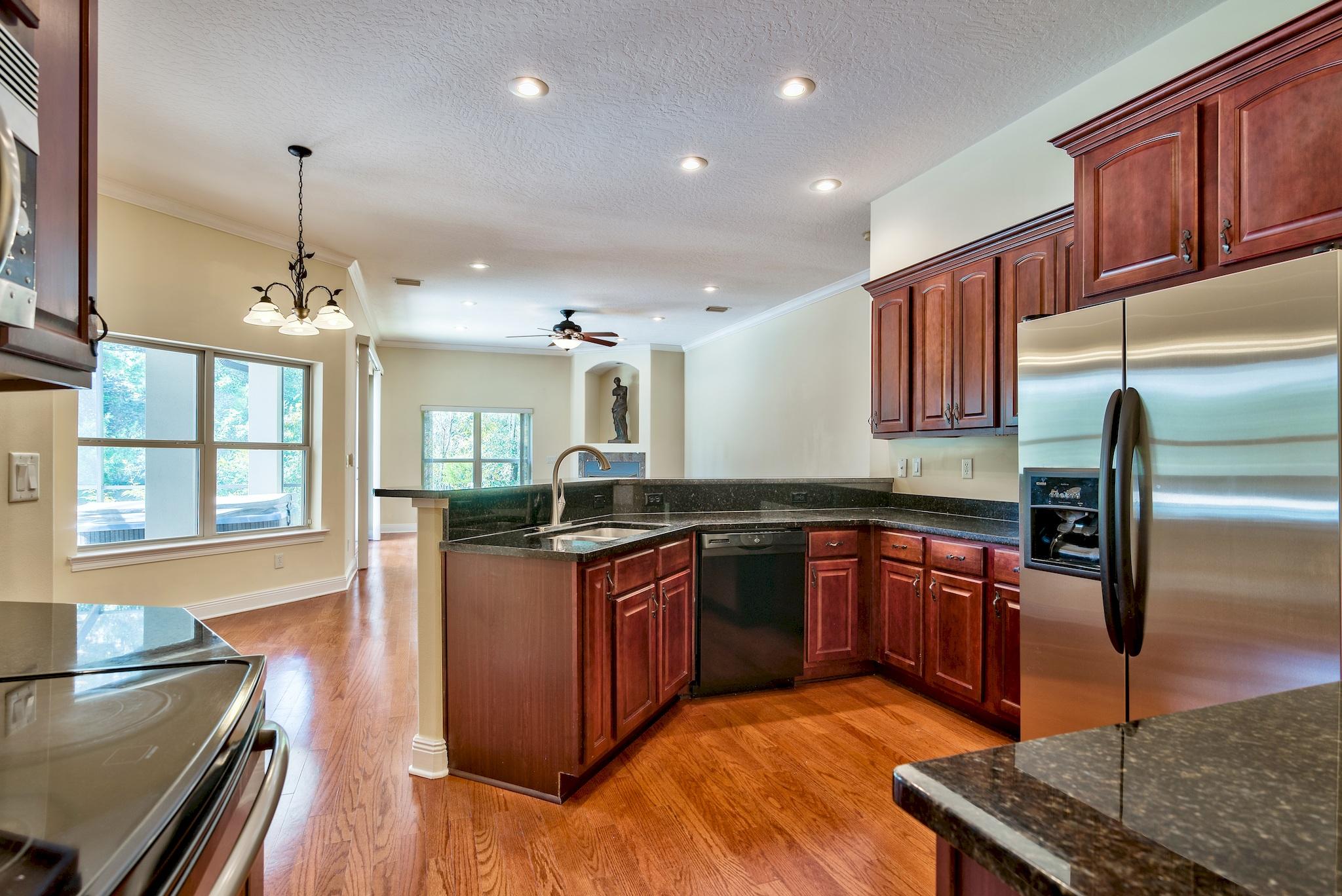CHARDONNAY ESTATES - Residential