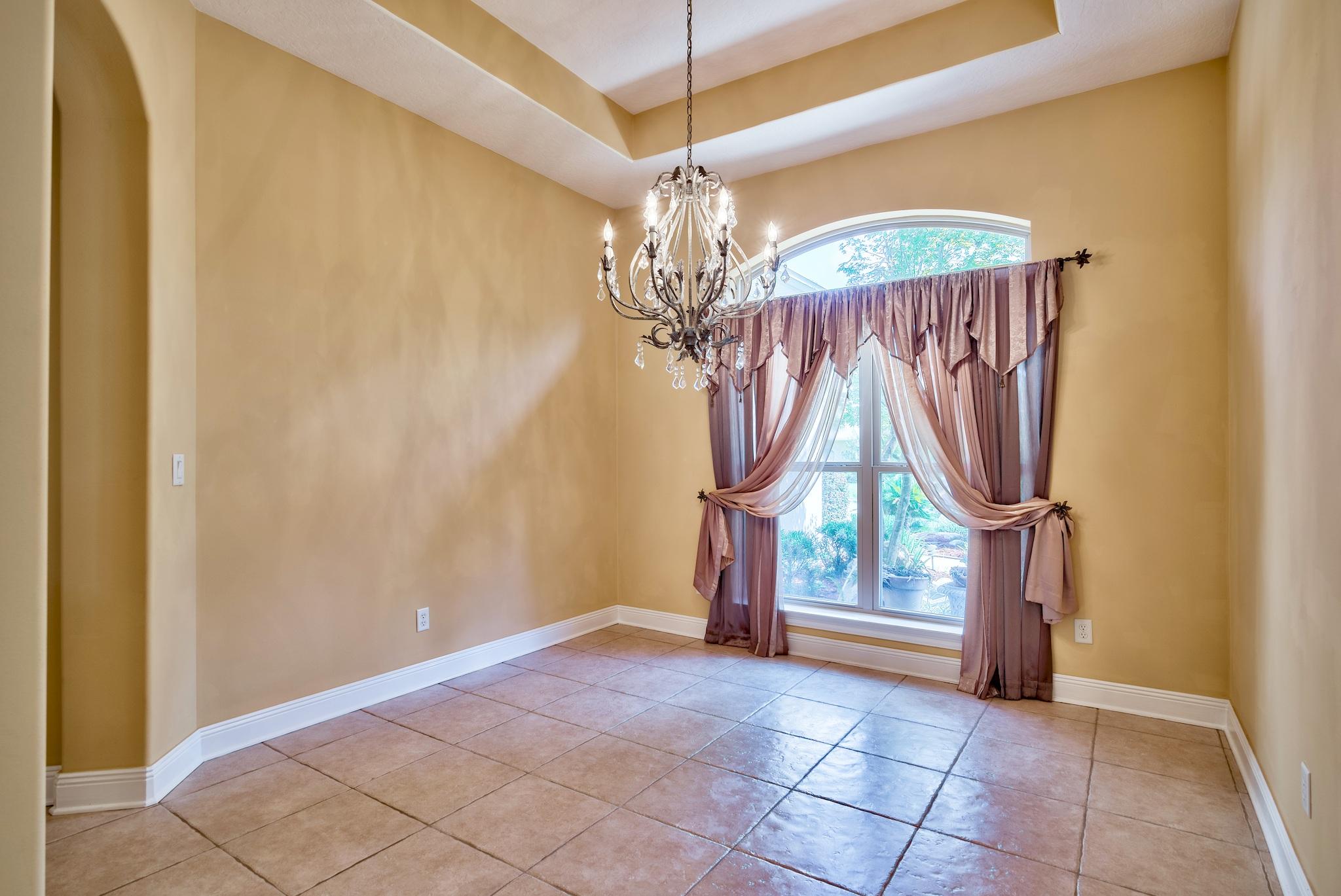 CHARDONNAY ESTATES - Residential