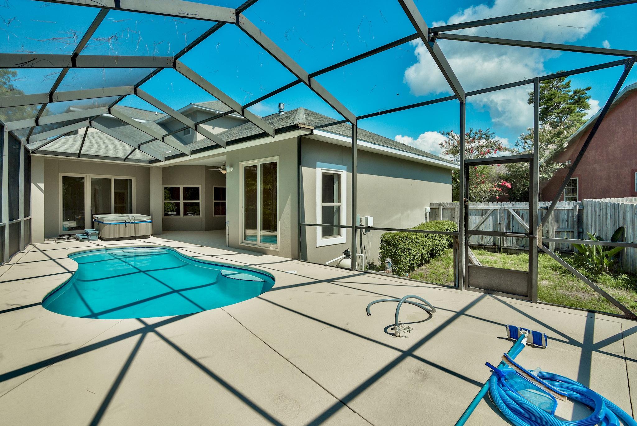 CHARDONNAY ESTATES - Residential