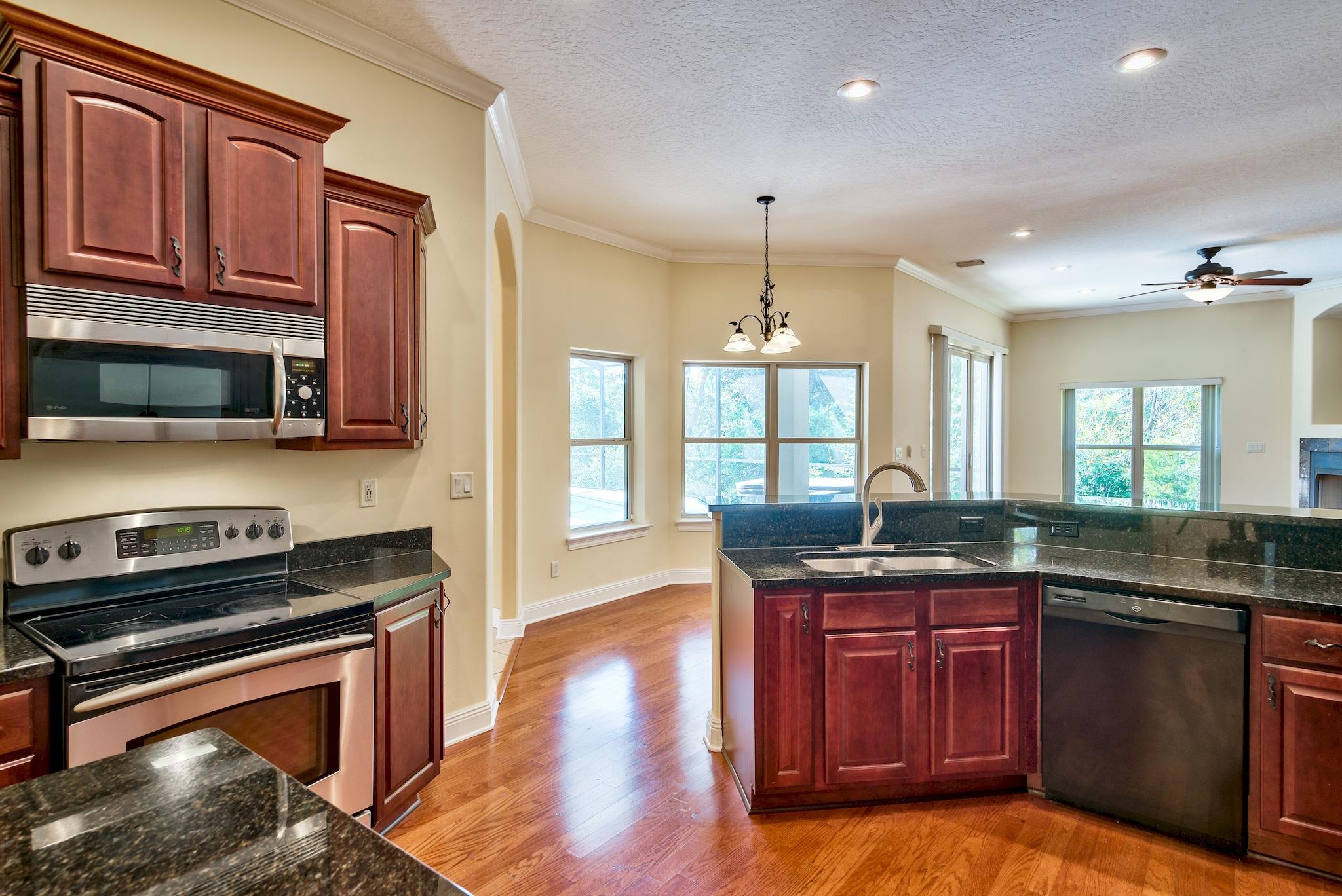 CHARDONNAY ESTATES - Residential