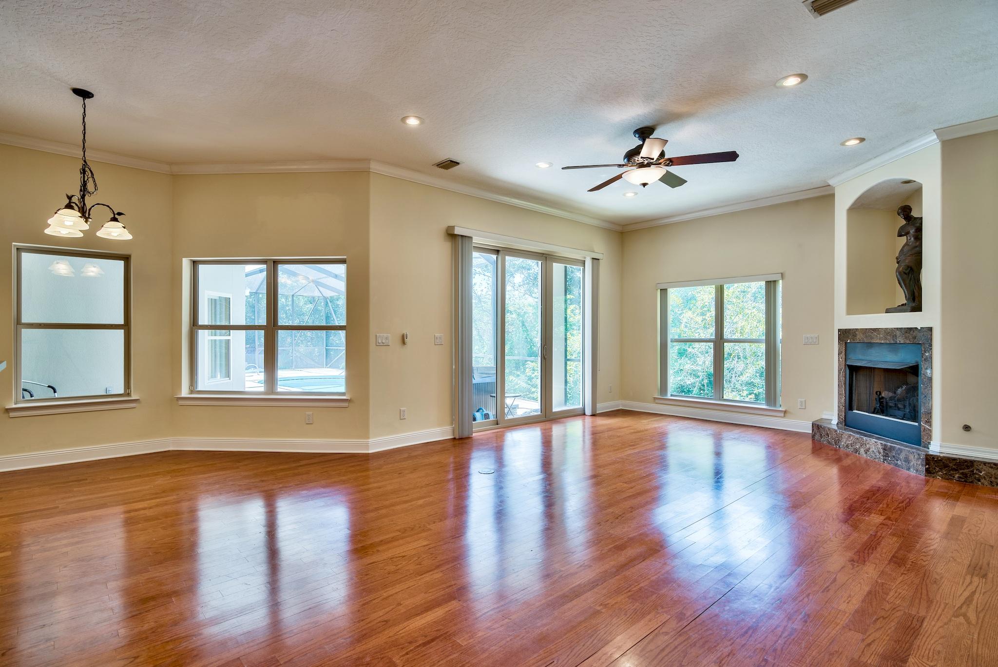 CHARDONNAY ESTATES - Residential