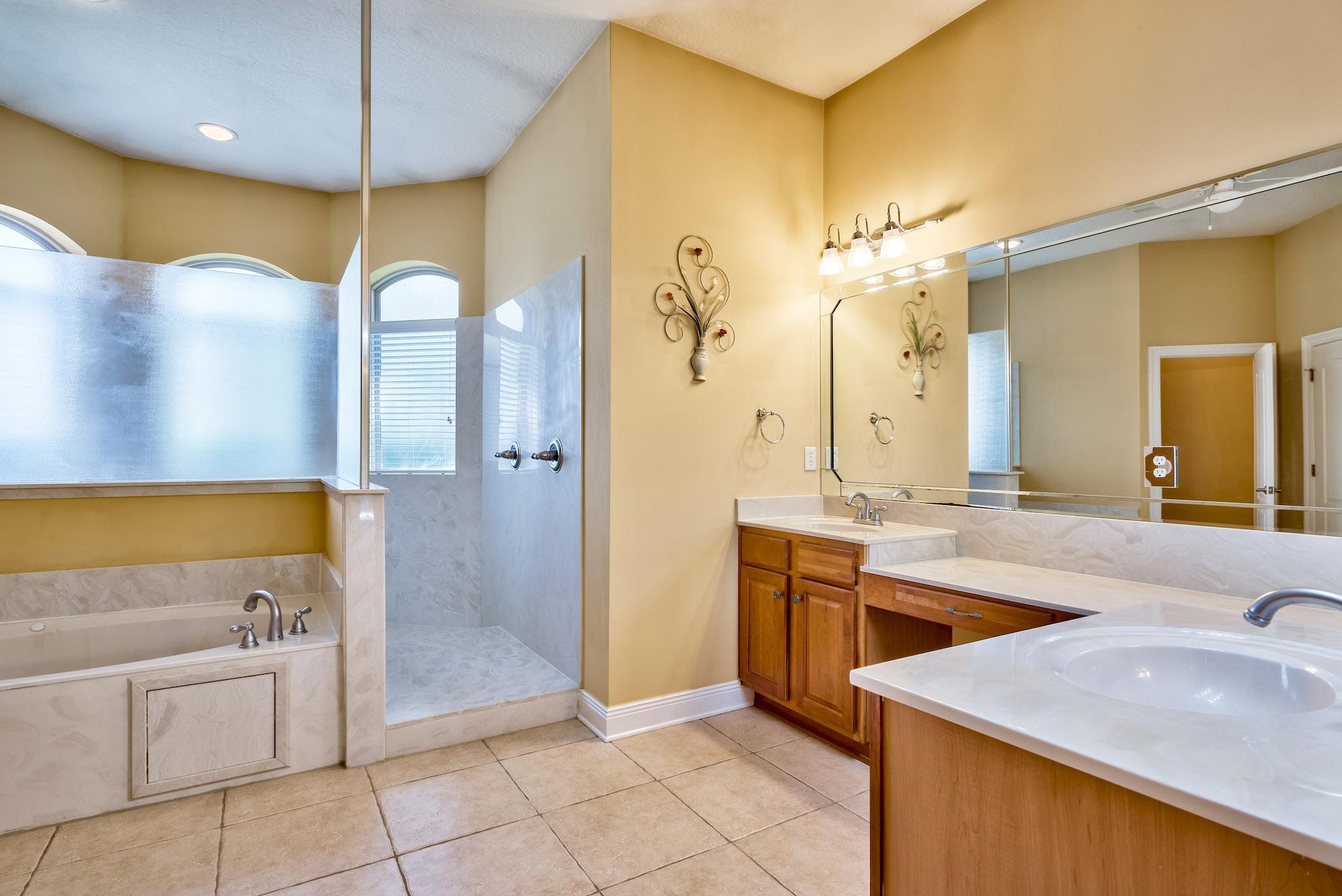 CHARDONNAY ESTATES - Residential