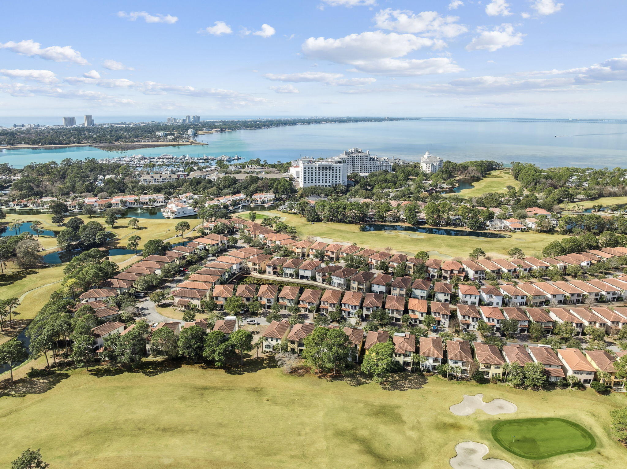 Villa Lago - Residential