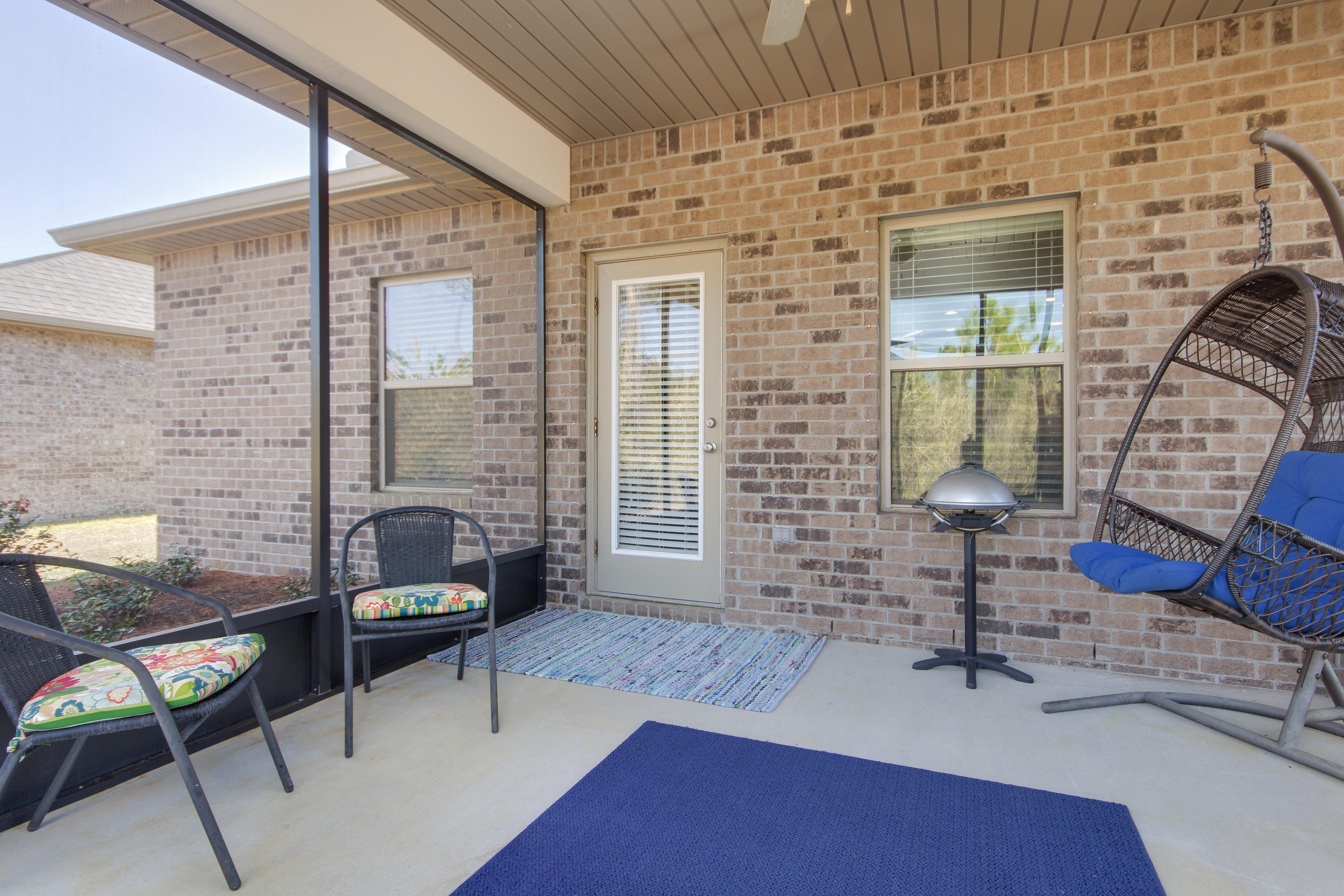 WHISPERING LAKE - Residential