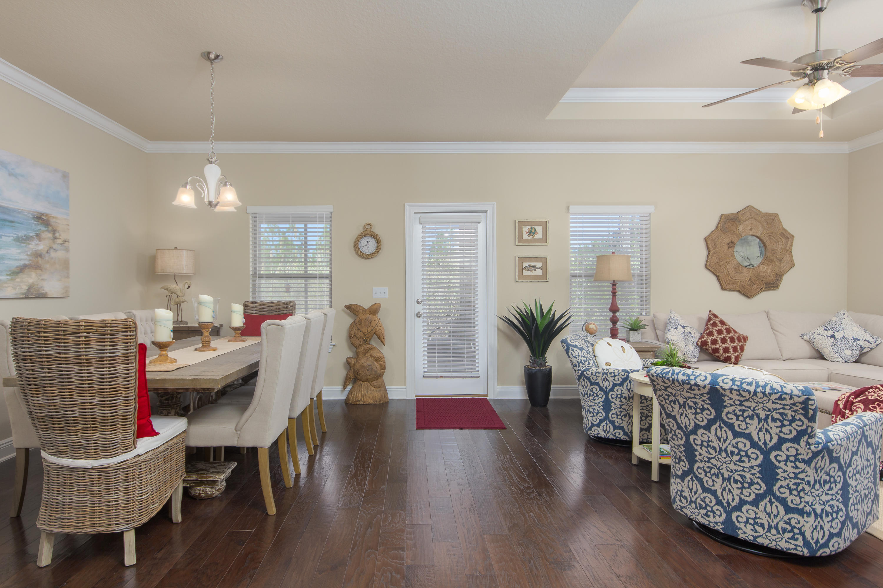 WHISPERING LAKE - Residential