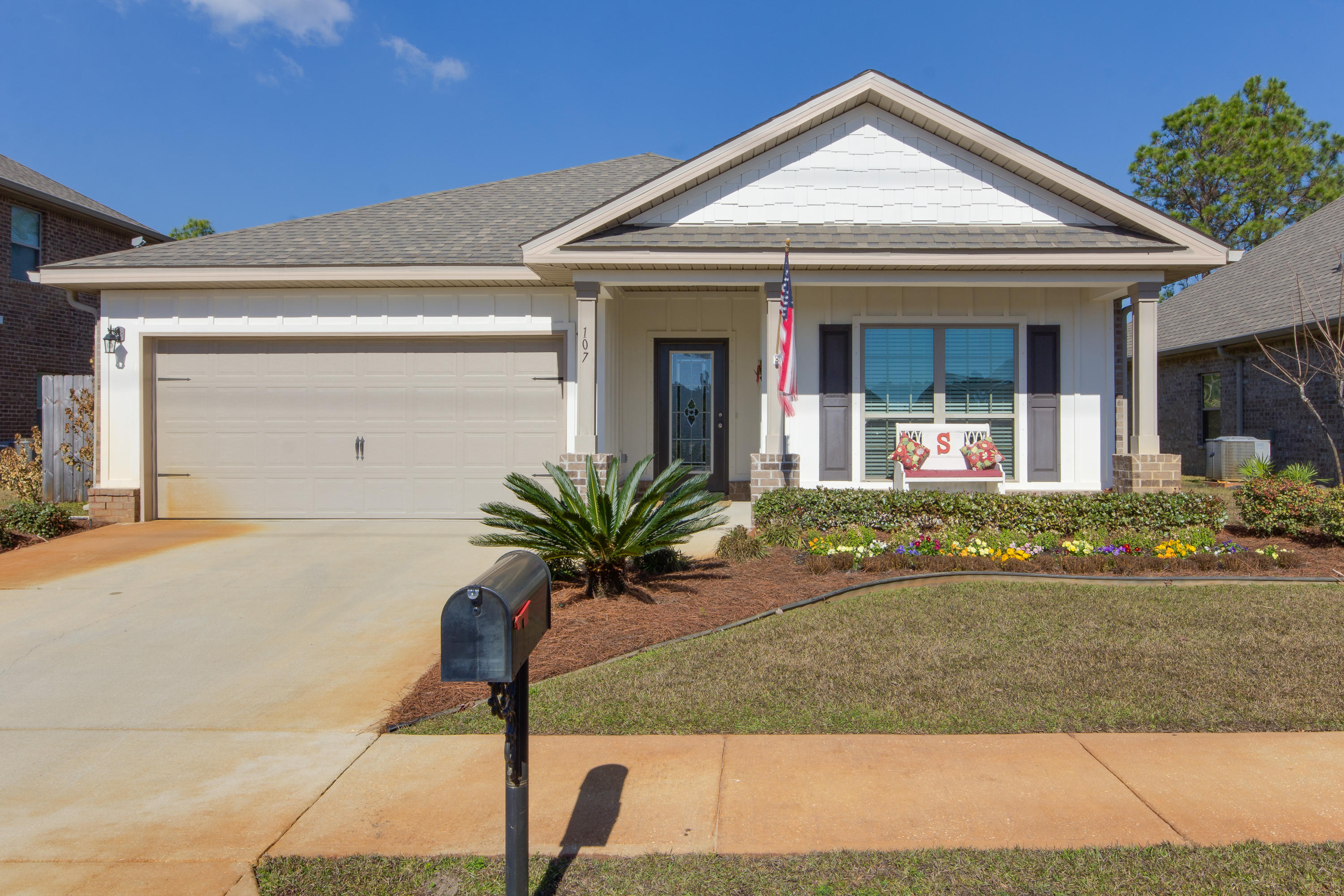 WHISPERING LAKE - Residential