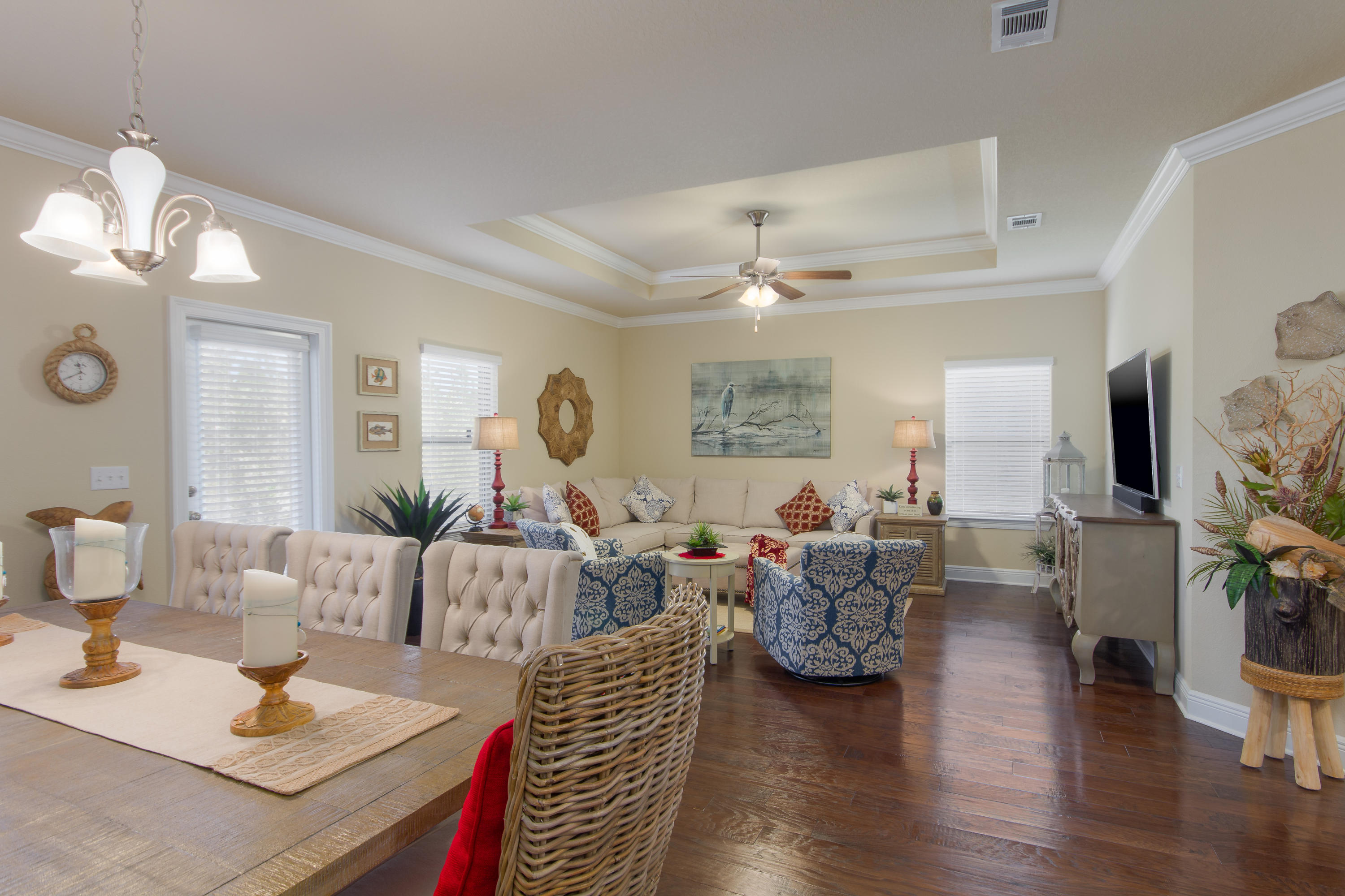 WHISPERING LAKE - Residential