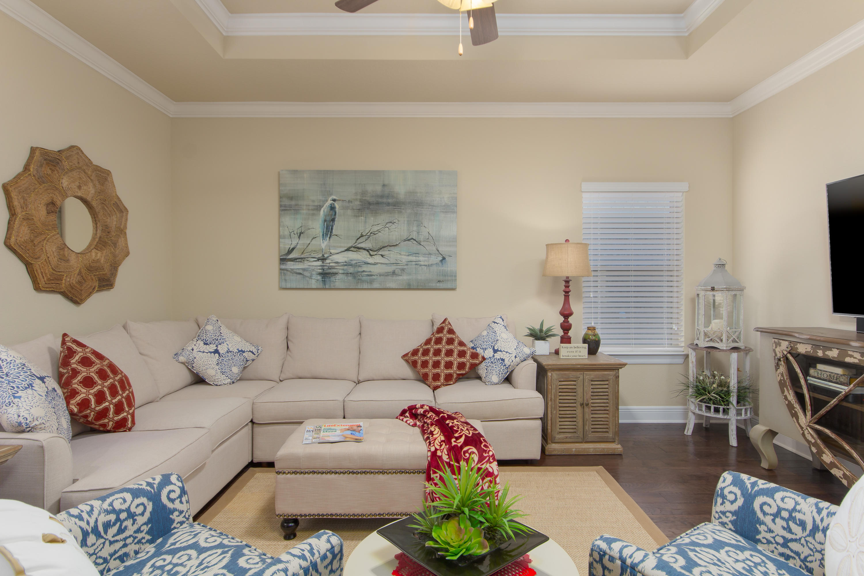 WHISPERING LAKE - Residential