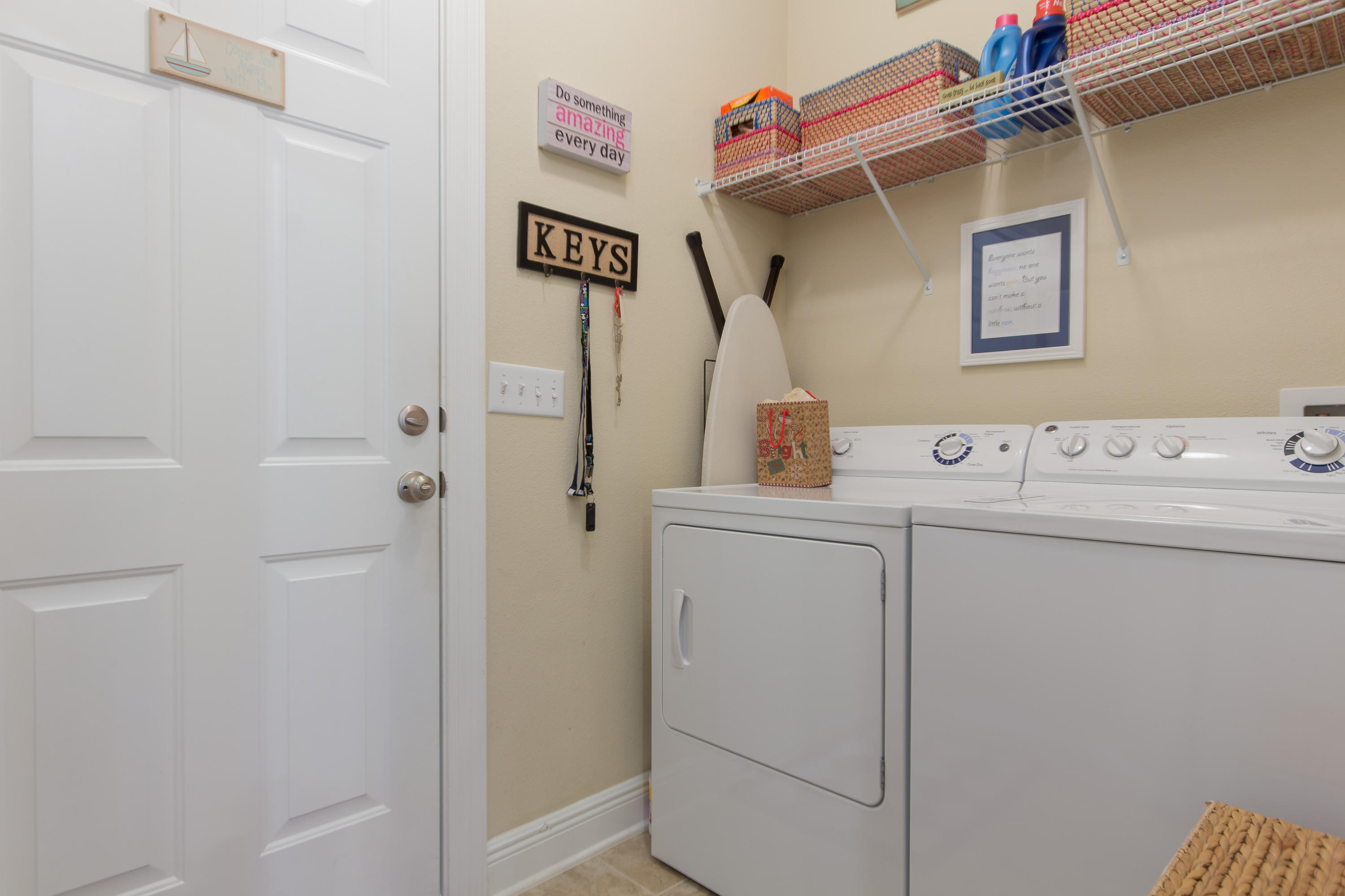 WHISPERING LAKE - Residential