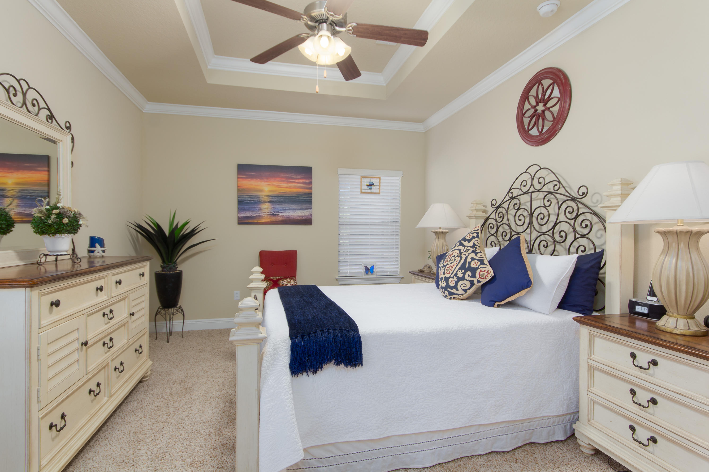 WHISPERING LAKE - Residential