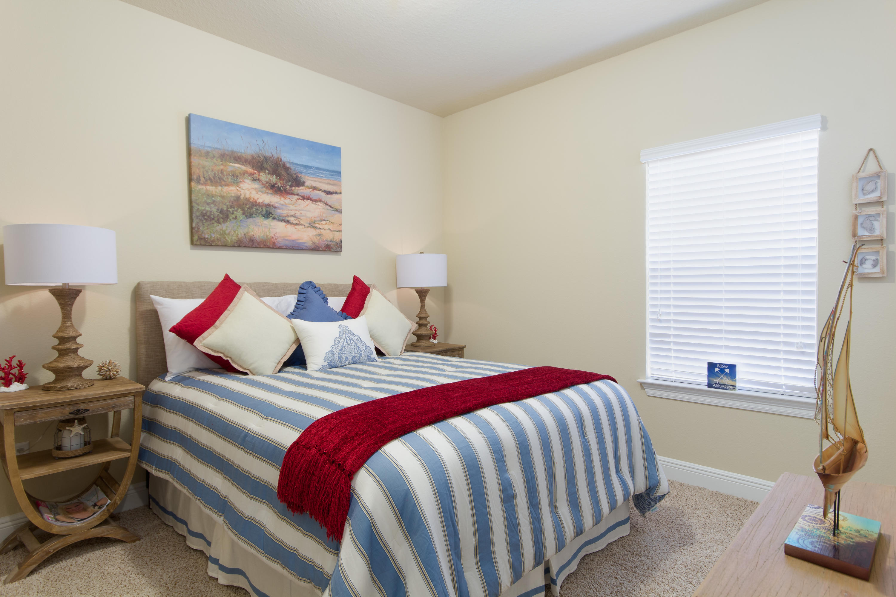 WHISPERING LAKE - Residential