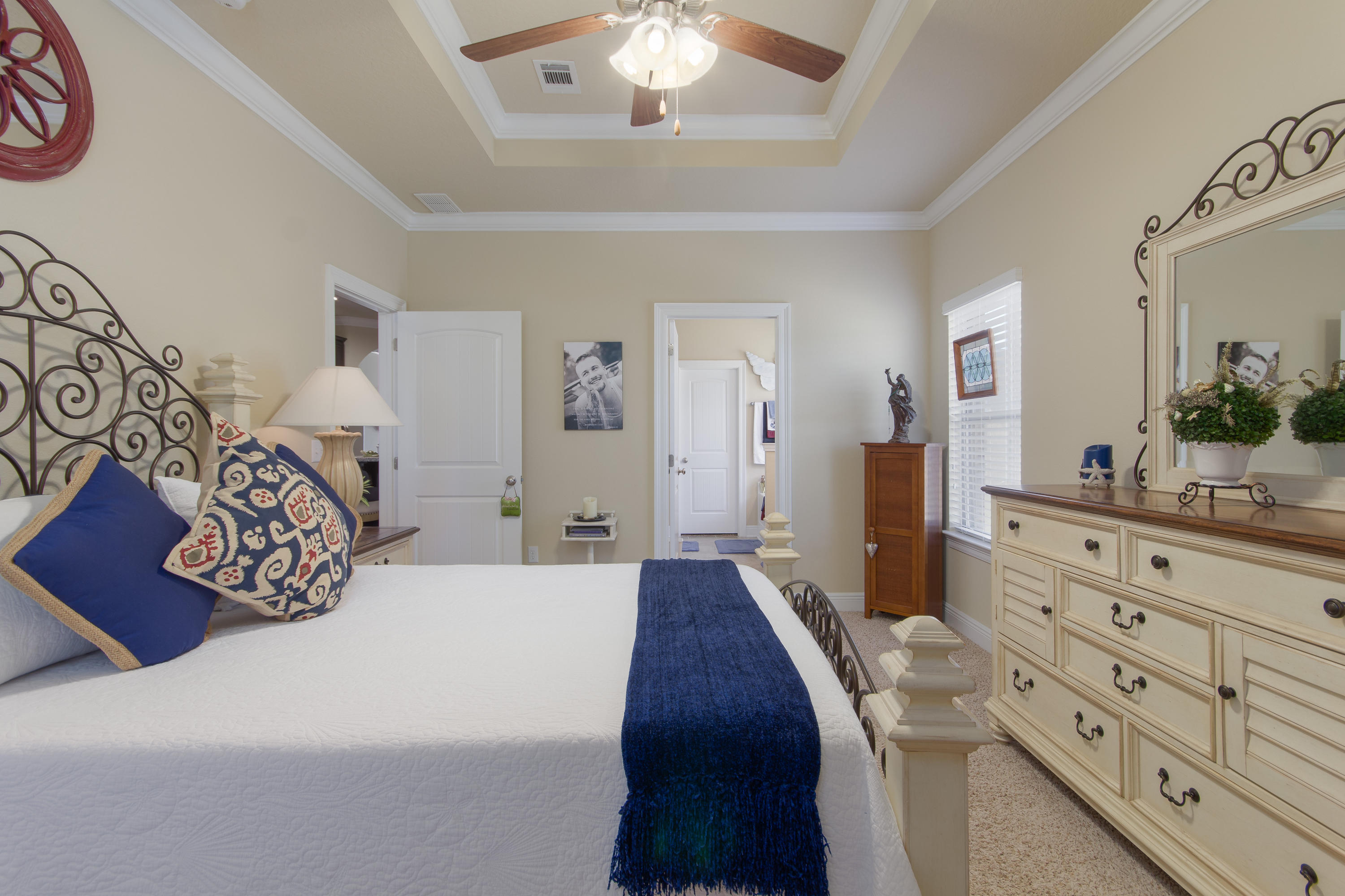 WHISPERING LAKE - Residential