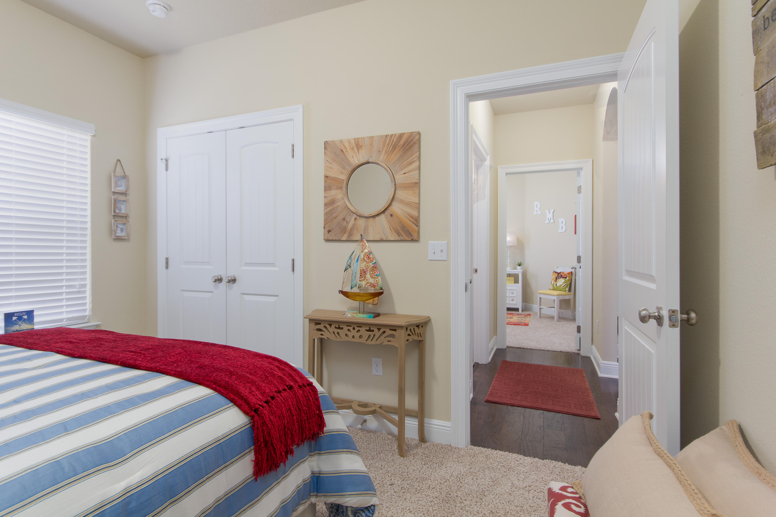 WHISPERING LAKE - Residential